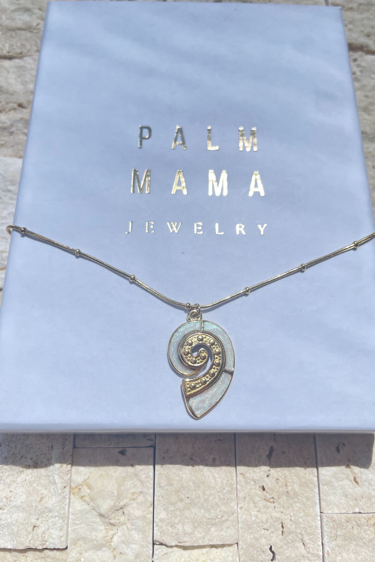 PALM MAMA JEWELRY Yaz Tatili Trendi Deniz Kabuğu Beyaz Opal Taş Gold Paslanmaz Çelik Hediye Kutulu Kolye