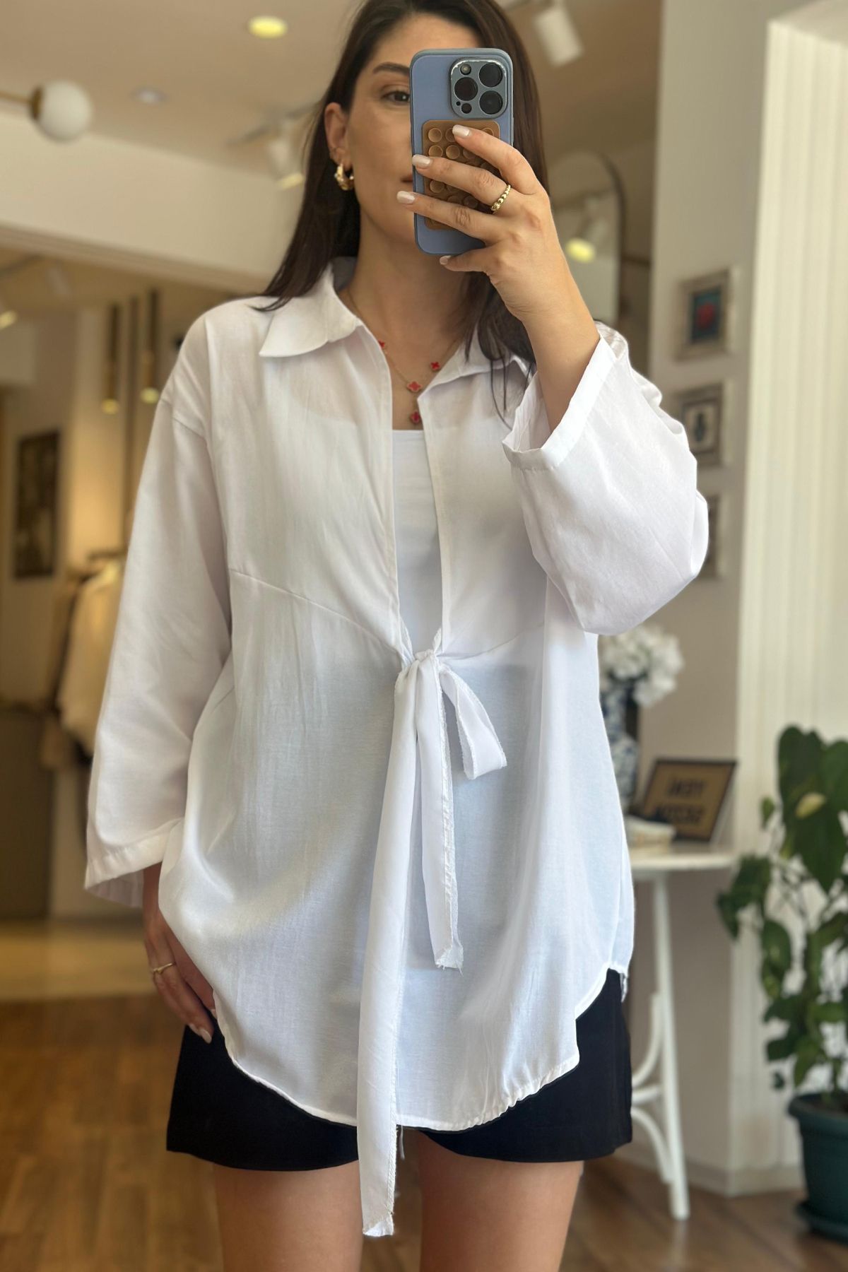 Unique Boutique Beyaz Önden Bağlamalı Standart Beden Poplin Gömlek