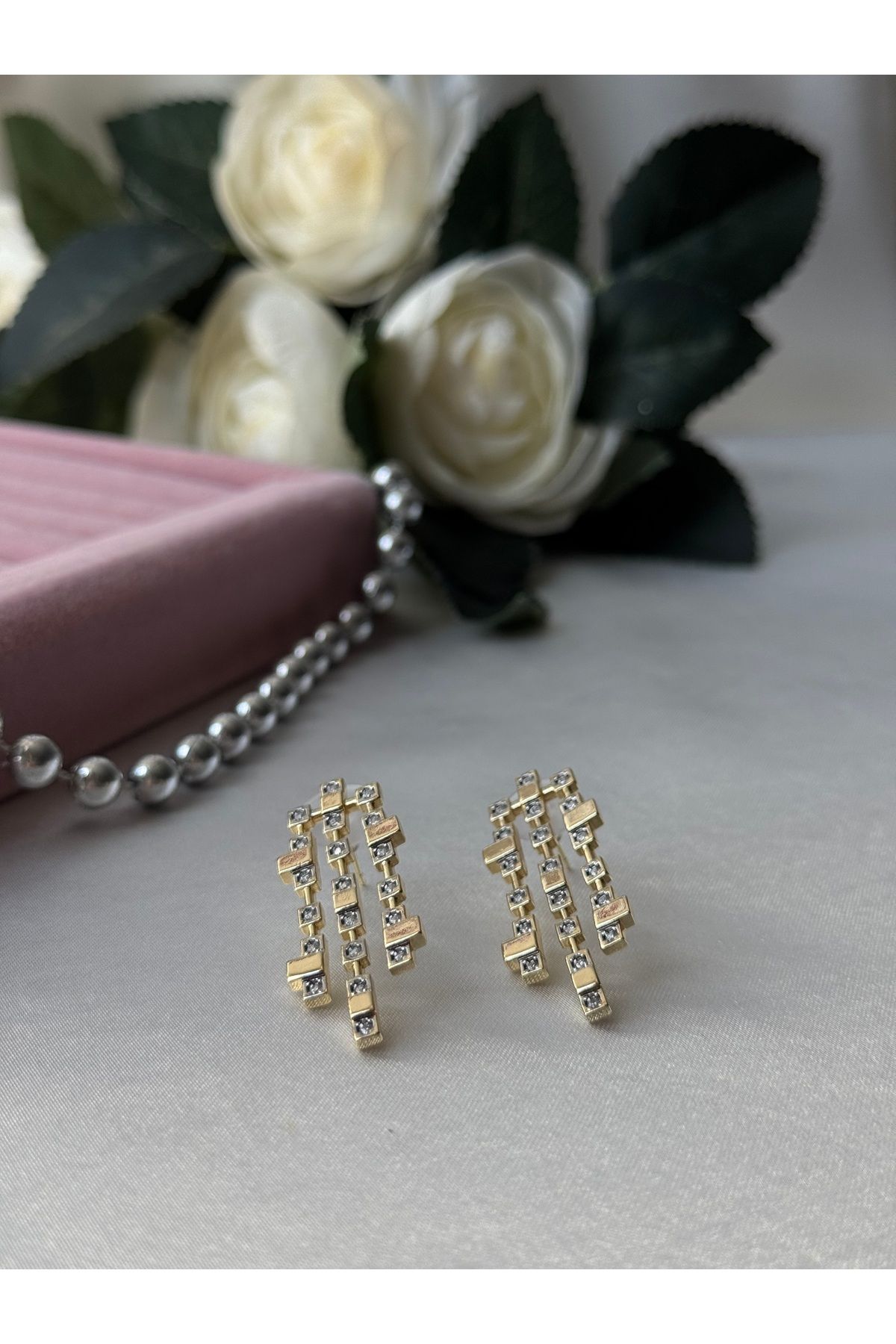 JEWELRY Özel Seri Sallantılı Tasarım Marka Model Uzun 3 Sıralı Zirkon Taşlı Rodyum Kaplama VIP Küpe