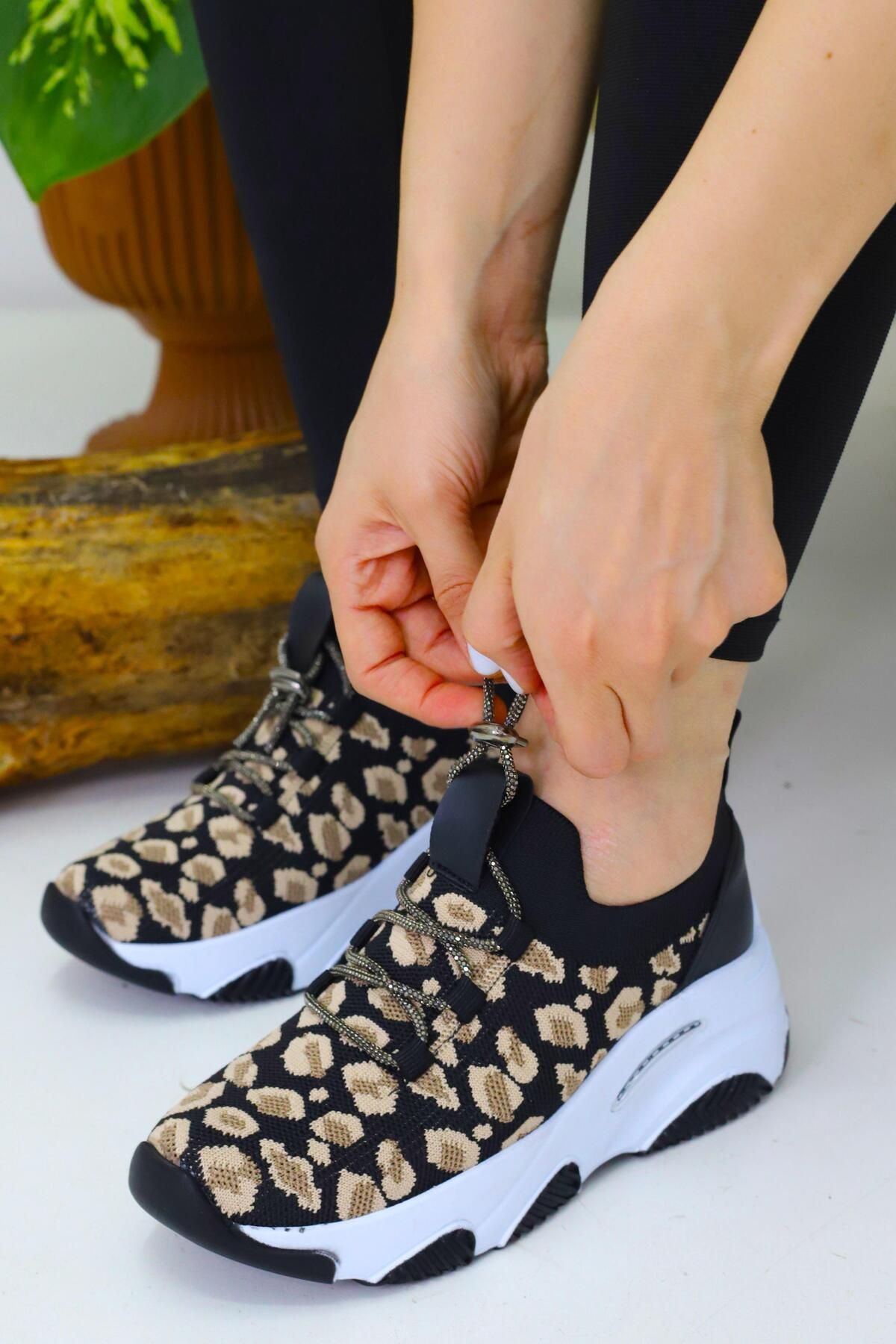 Nubbock Kadın Siyah Leopar Desen Gizli Topuk Ayakkabı NK4076