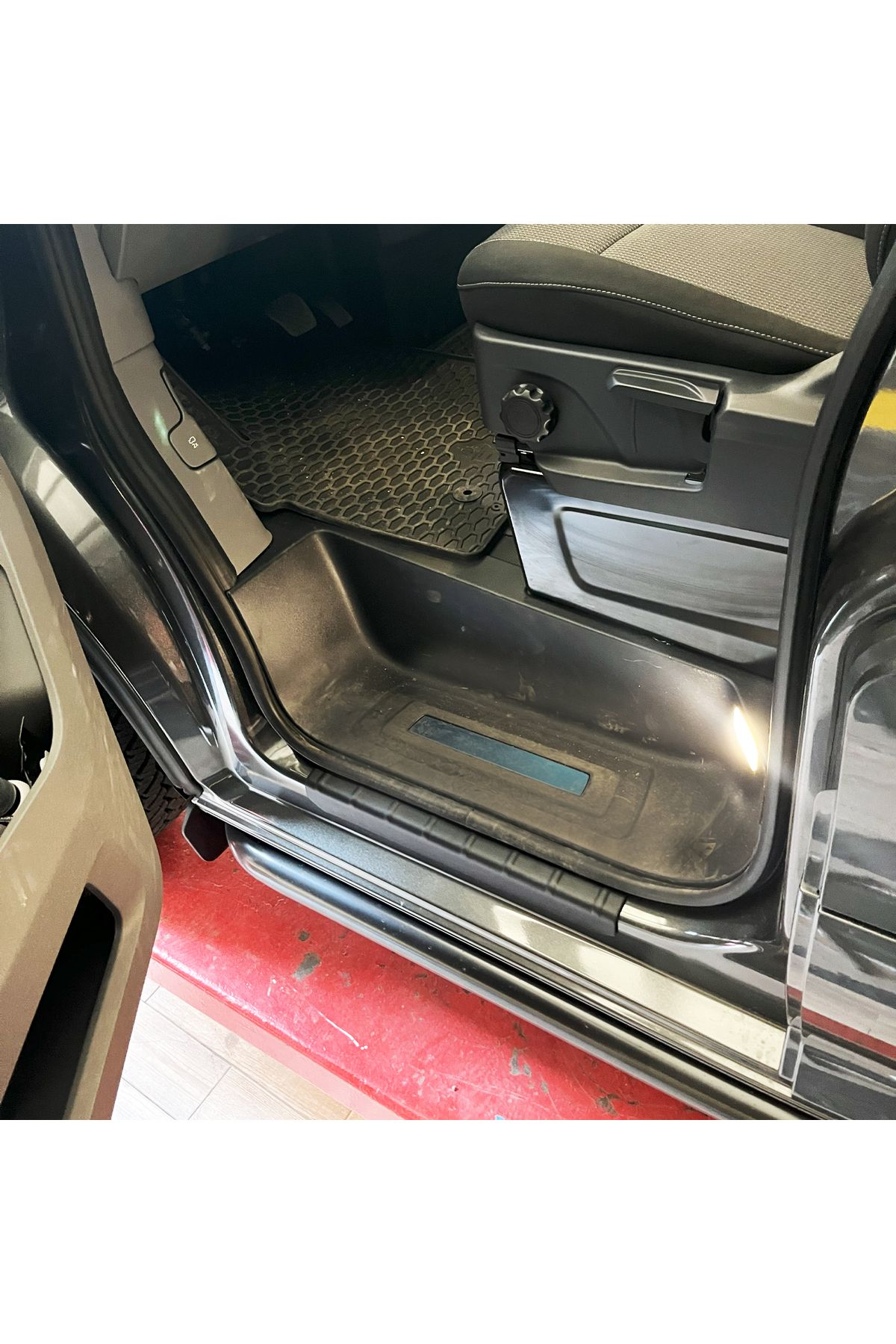 Cappafe Volkswagen T7 2022- Yılı ve Sonrası Uyumlu Kapı Eşiği 2 Parça