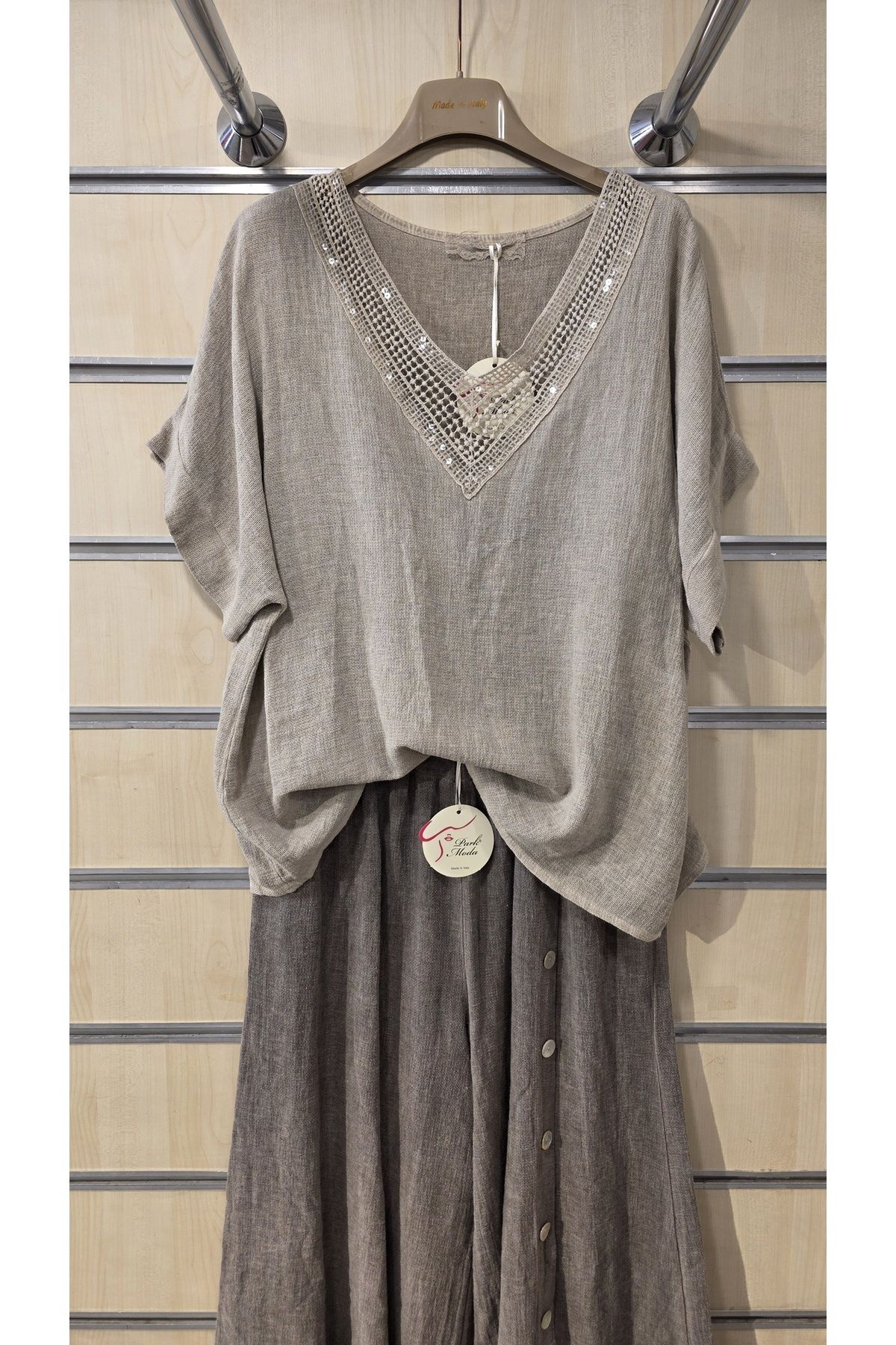 Park Moda İtalyan Keten Bluz Pullu V Yaka