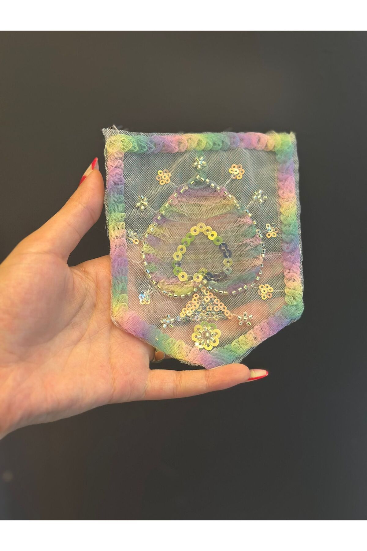 Gönülden Tasarım BONCUK PUL İŞLEME MAÇA KIZI CEP ARMA DİKİŞ APLİKE 14X12 CM RENKLİ