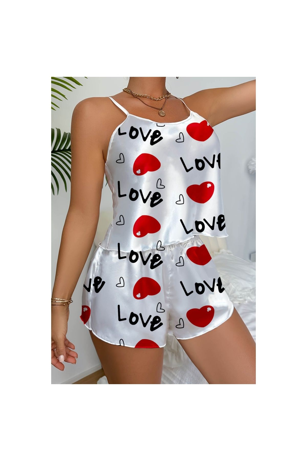 Findit Love Desenli Beyaz Saten Şortlu Gecelik Takım