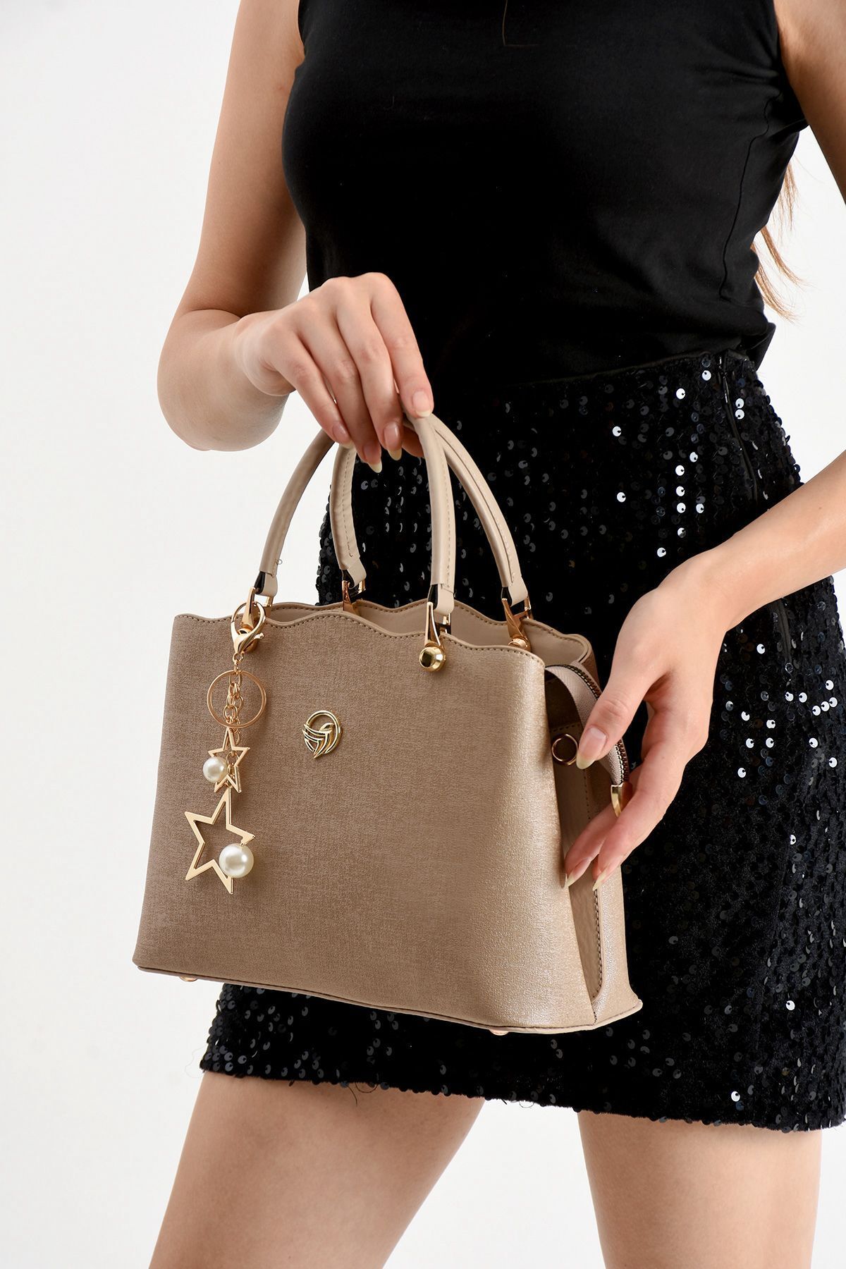 STYLE BAGS Stylebags Püskül Kadın Omuz Ve Çarpraz Çantası 17x24 ebatında