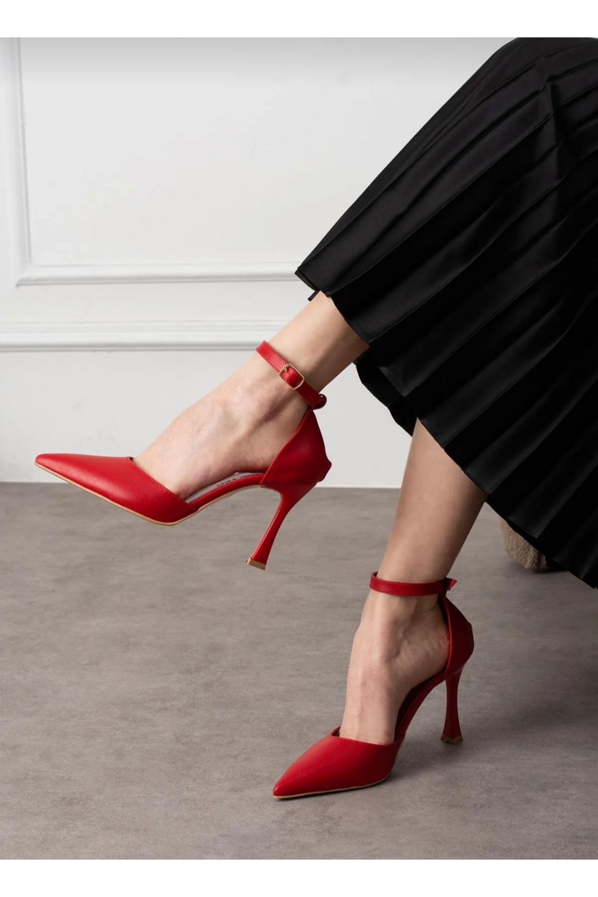 Kırmızı Topuk Kırmızı kadın stiletto klasik topuklu ayakkabı sivri burun tokali ve bantli