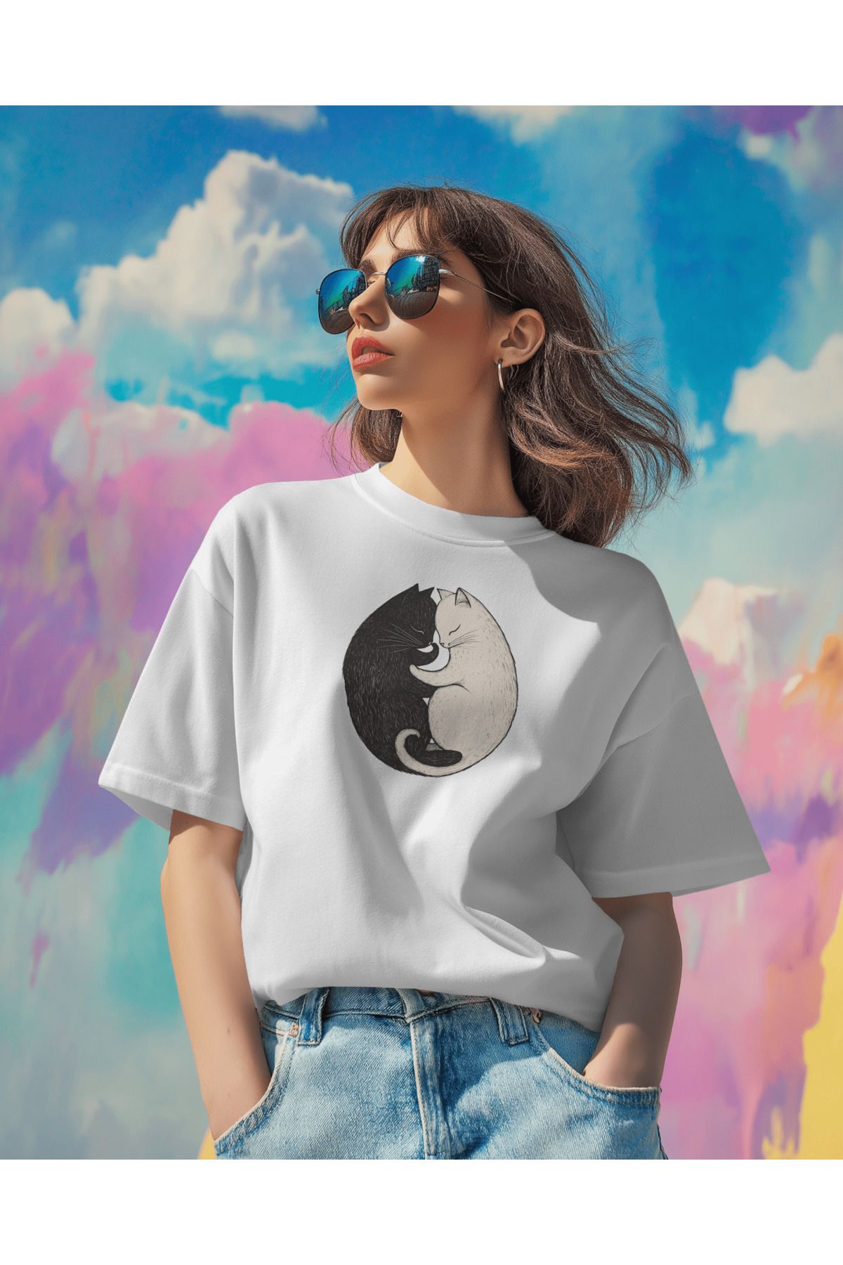 BELLACHIA Yin-Yang Kedi Baskılı Oversize Kadın Tişört – Minimalist ve Şık Tasarım!