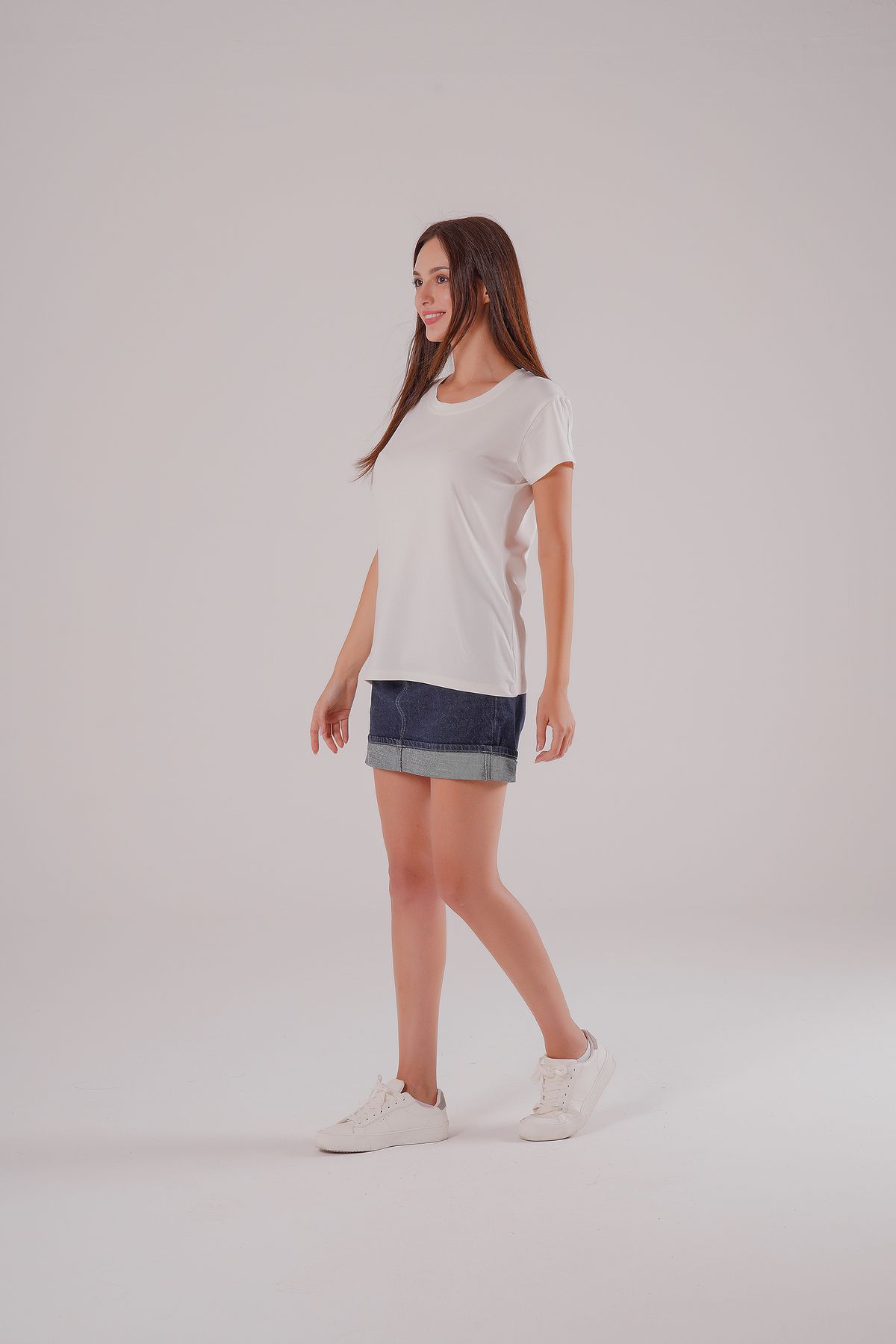 ASEDERA BEYAZ YARIM KOLLU T-SHIRT