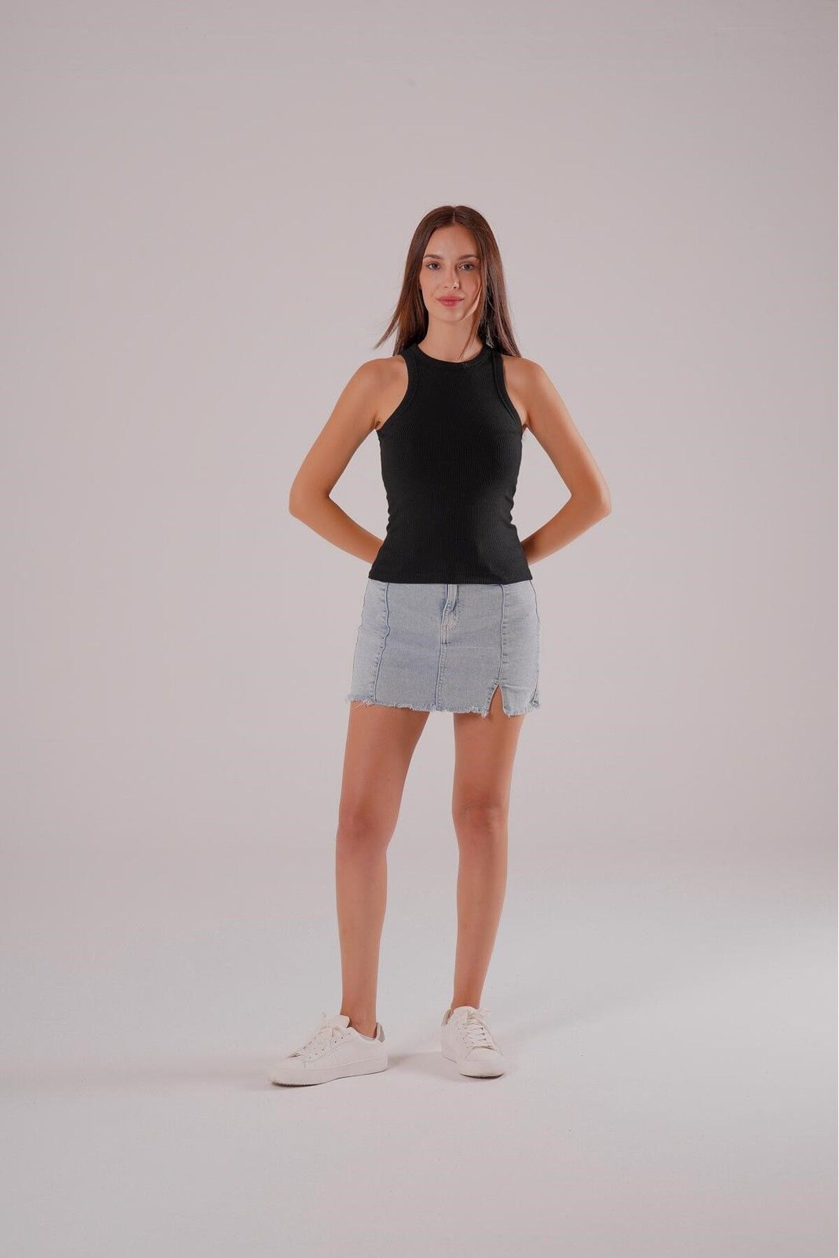 ASEDERA SİYAH HALTER YAKA T-SHIRT