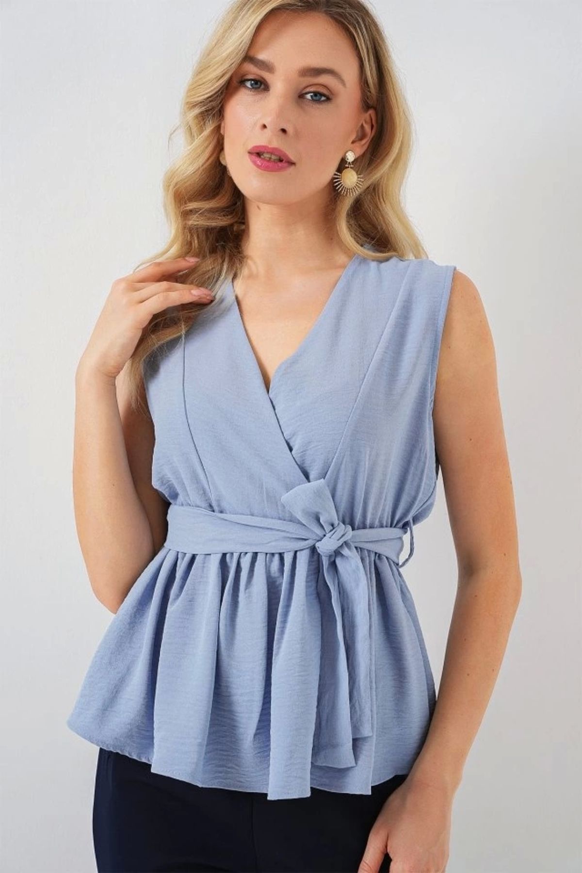 Butik Kruvaze Yaka Kolsuz Bluz 966 - Mavi