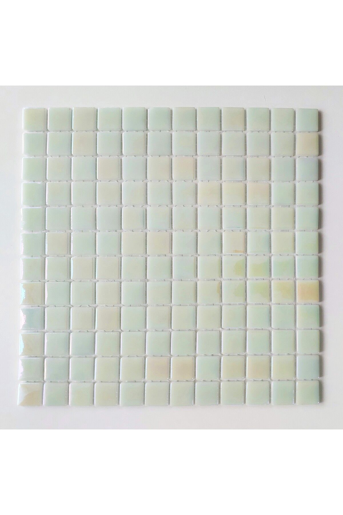MozaiKristaL Hobi ve Sanatsal çalışmalar için Cam Mozaik. Mozaik ölçüsü: 25x25mm. File Karo ölçüsü: 31,5x31,5cm.