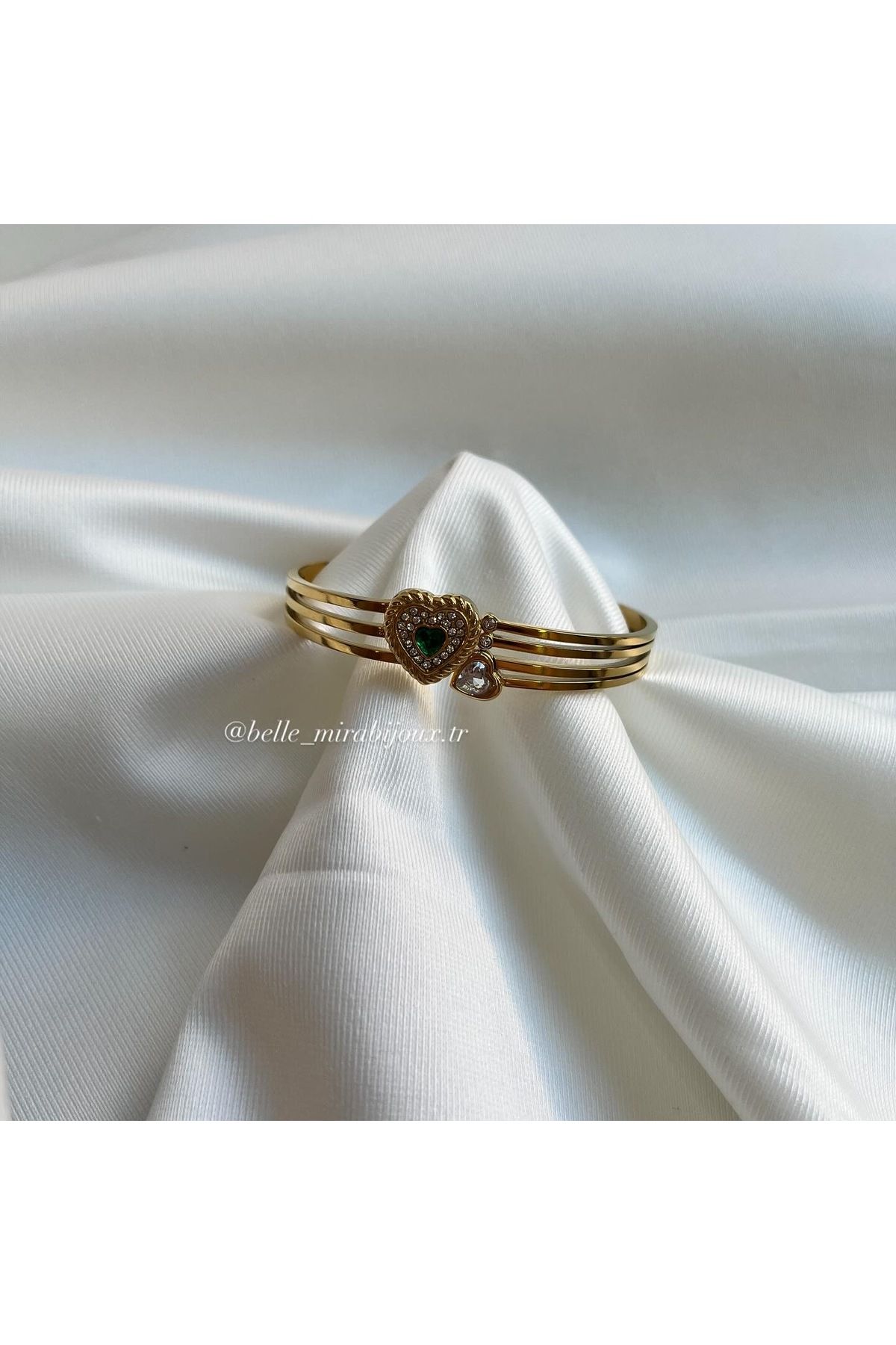 AKSESUARIM Zirkon Taşlı Kalp Figürlü Gold Renk Çelik Kelepçe Bileklik – Mira Belle Bijoux