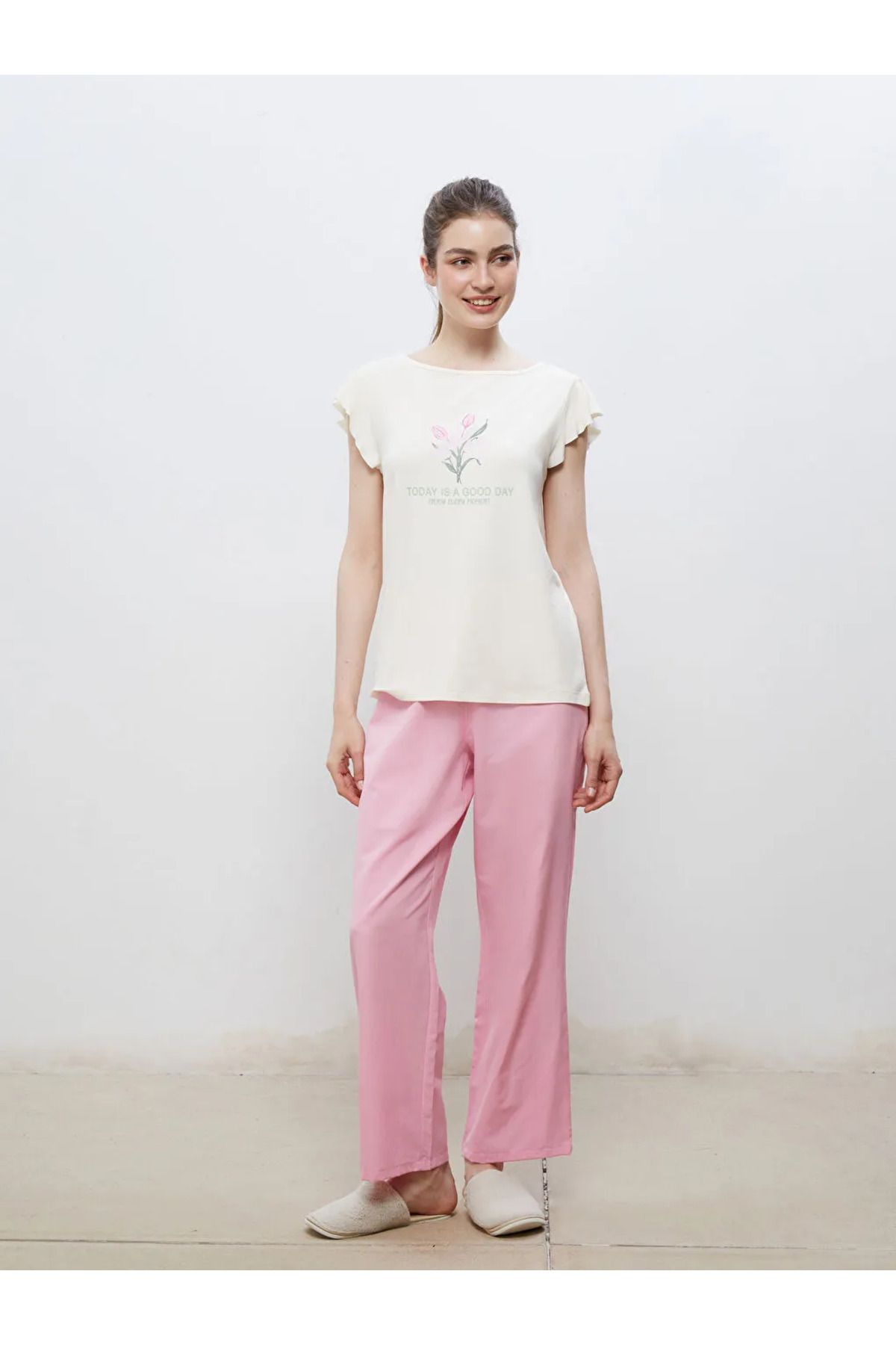 LC Waikiki LCW DREAM Pembe Bisiklet Yaka Baskılı Kadın Pijama Takımı