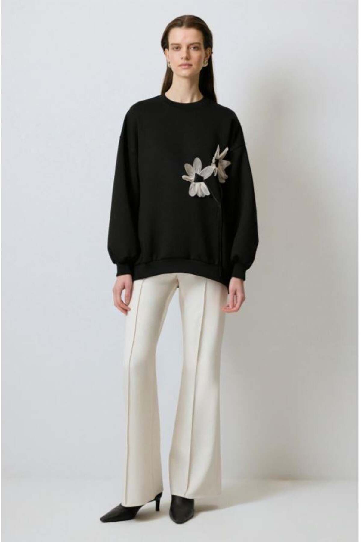 Touche Çiçek Detaylı Scuba Sweatshirt Siyah