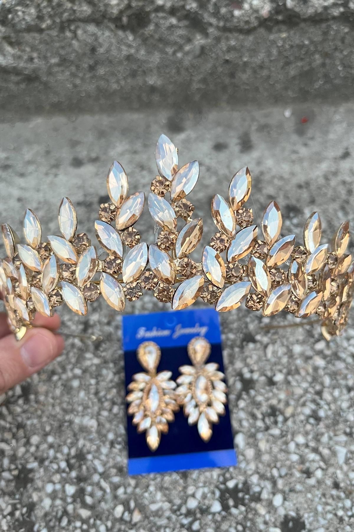 Hobigram Regina Gold Gelin Kına Tacı Özel Gün Aksesuar Kadın Taç Ve İnce Mekik Küpe Takımı