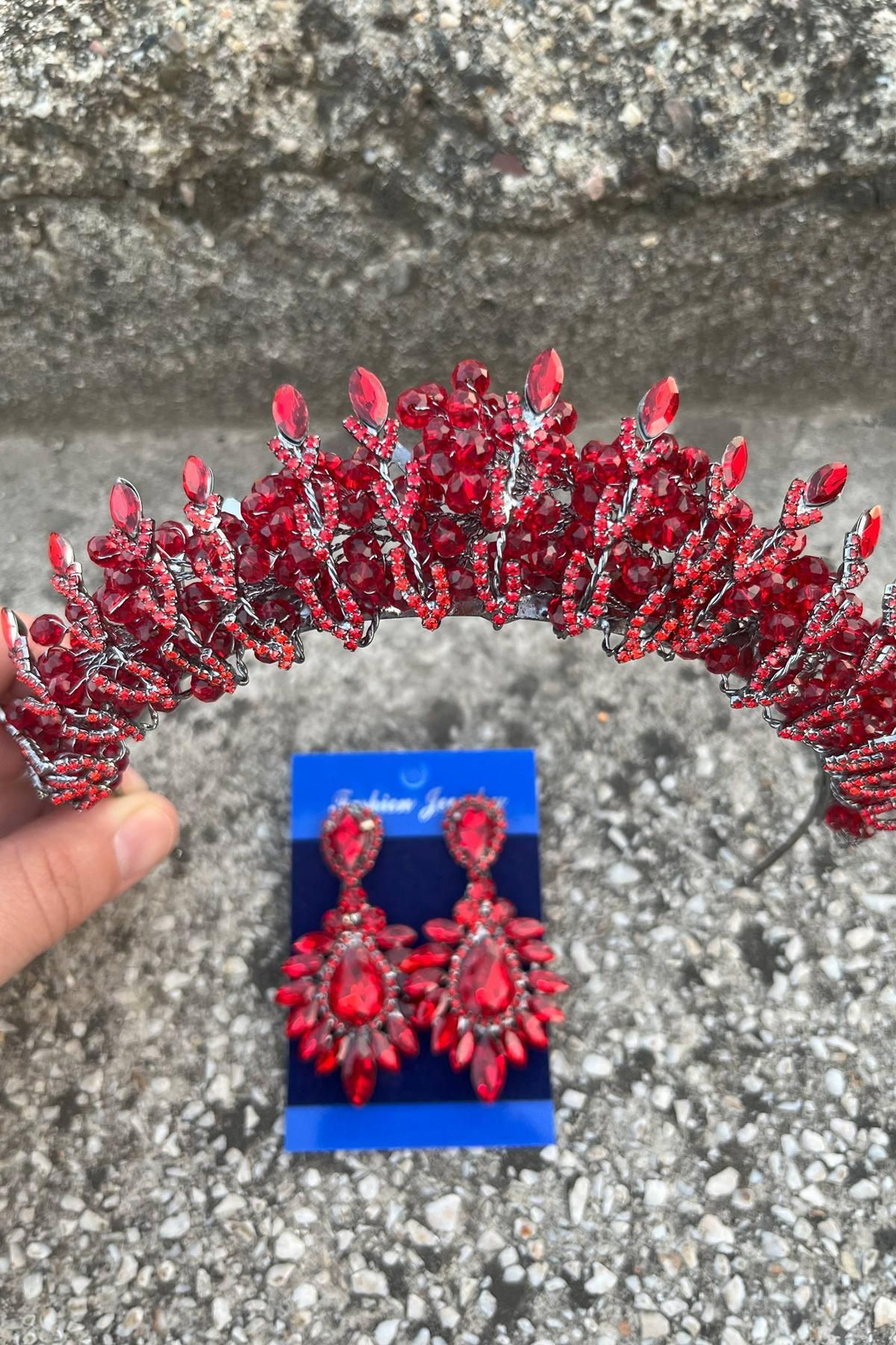 Hobigram Salome Kırmızı Gelin Kına Tacı Özel Gün Aksesuar Kadın Taç Ve Geniş Mekik Küpe Takımı