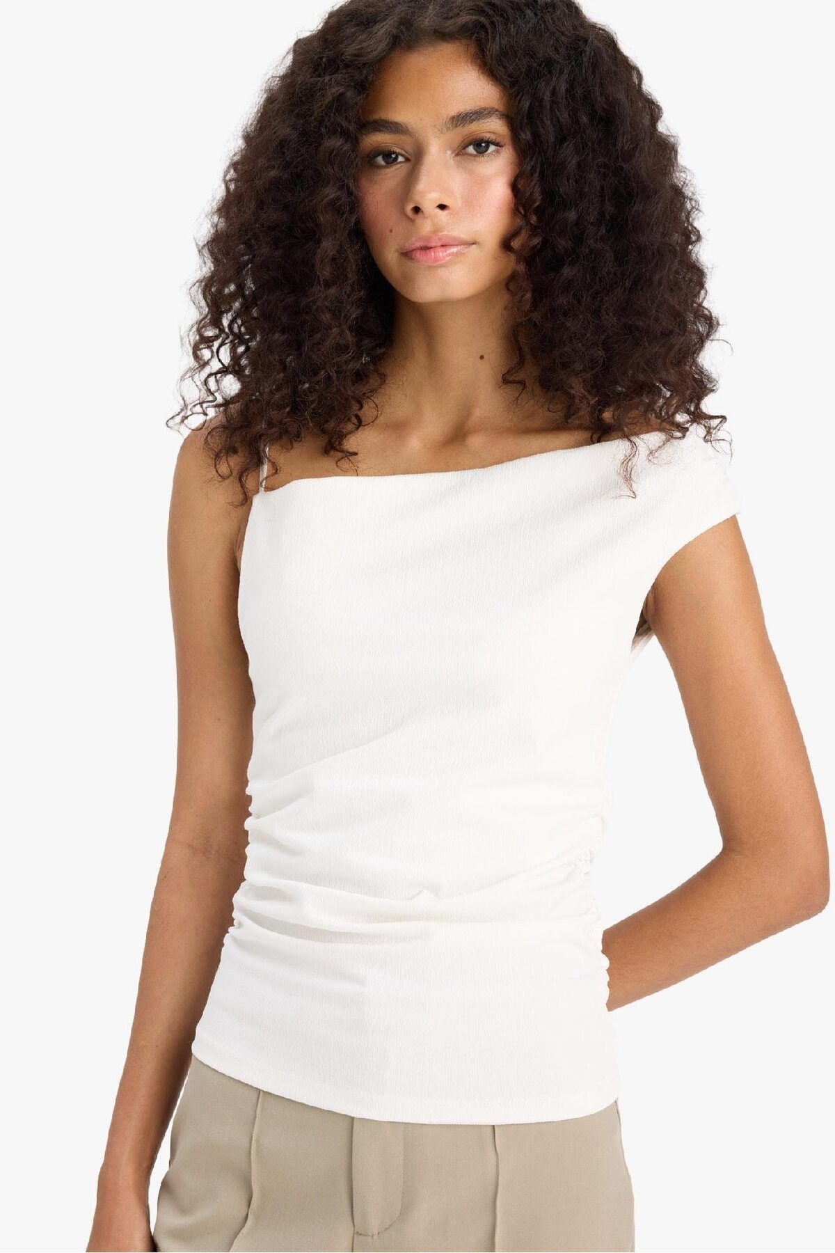 DeFacto-Asymmetrical Basic Plain One Shoulder Crepe Blouse F6274Ax25Sm 2