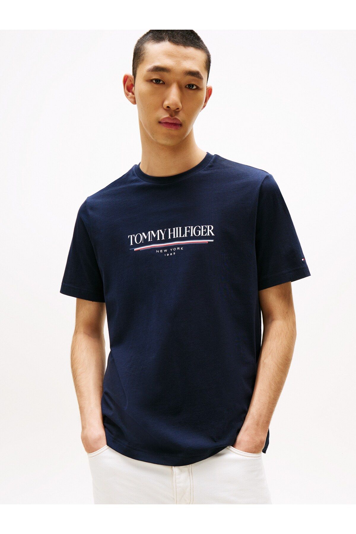 Tommy Hilfiger Erkek Kısa Kol Bisiklet Yaka Tommy Hilfiger Yazı Desen Slim Fit Lacivert T-Shirt MW0MW40324-DW5