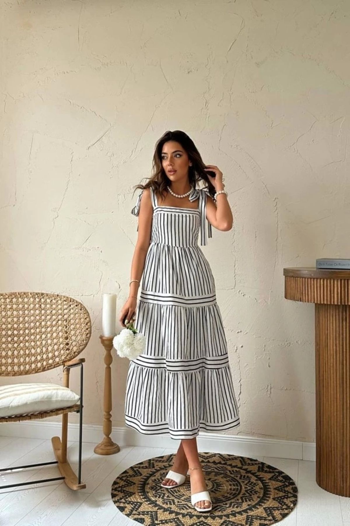 Butik Siyah Omuzdan Bağlamalı Çizgili Elbise