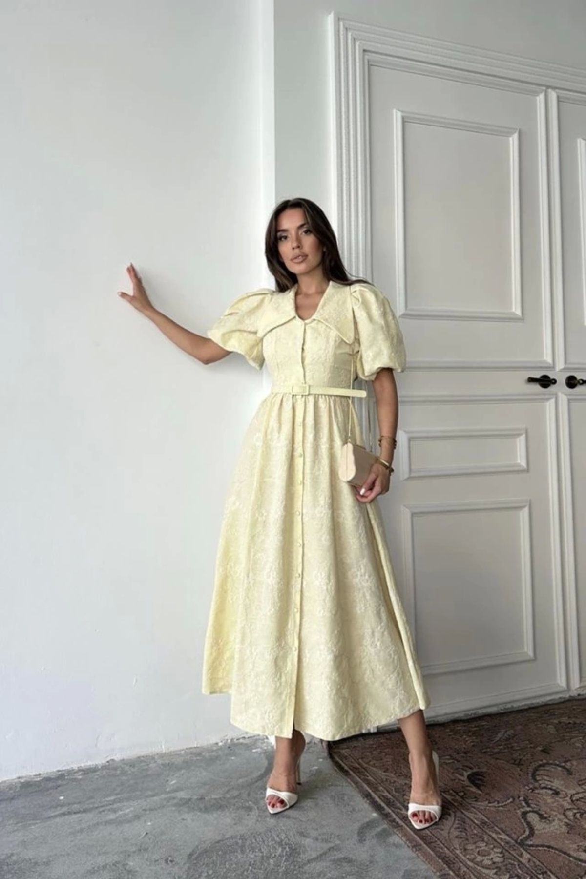 Butik Sarı Bebe Yaka Balon Kollu Elbise