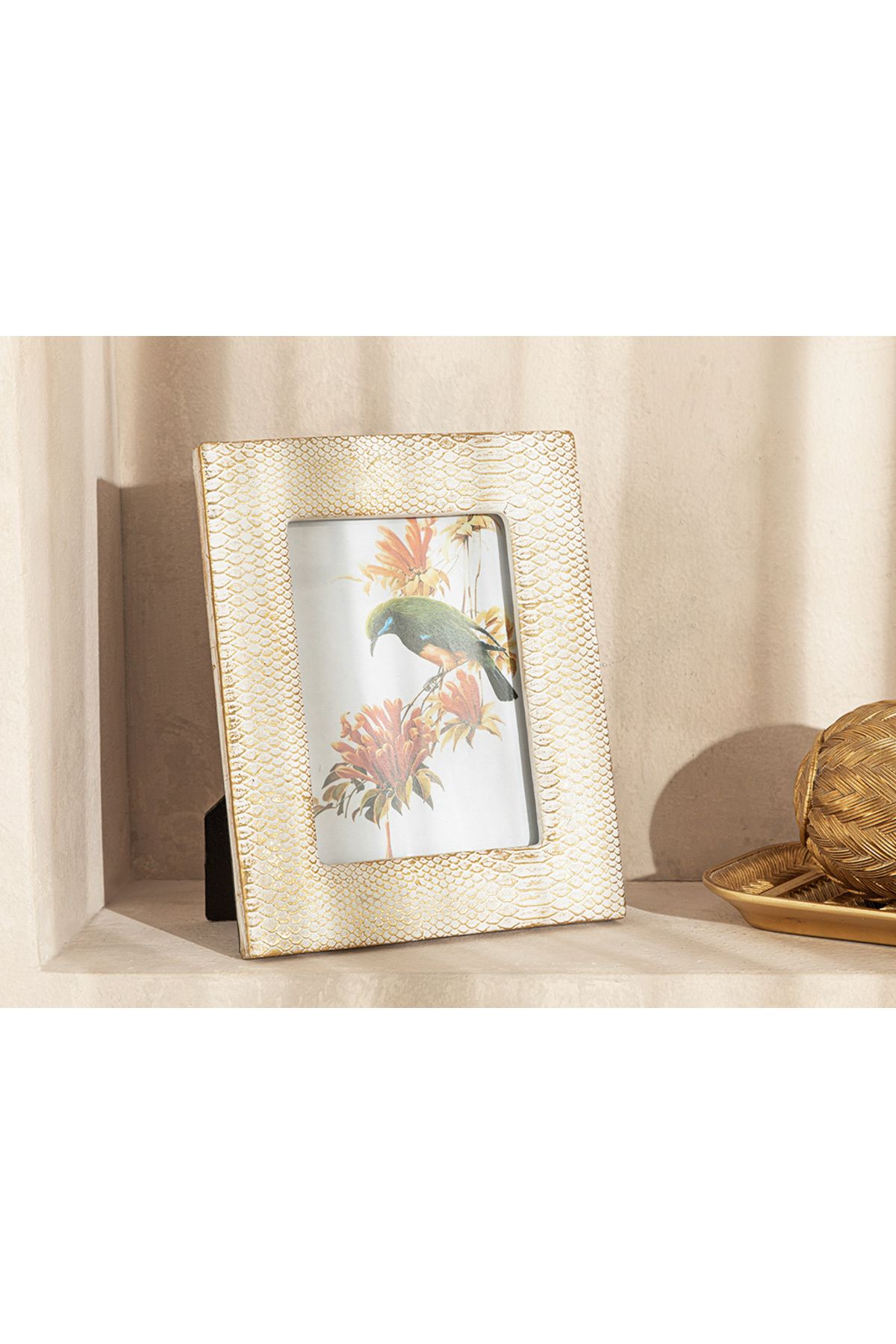 Elioure Altın renkli 13x18 cm polyresin çerçeve, şık ve zarif dekorasyon ürünü