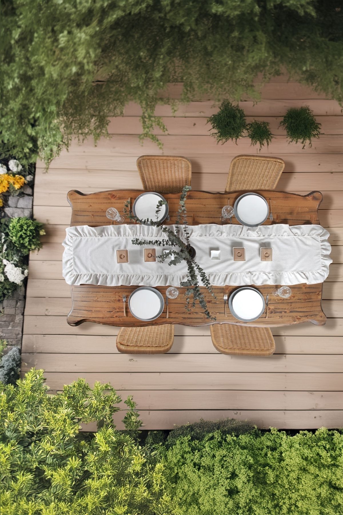 Elioure Krem Renk Fırfırlı Vintage Runner 40x300 cm, şık ve doğal dekoratif detay.