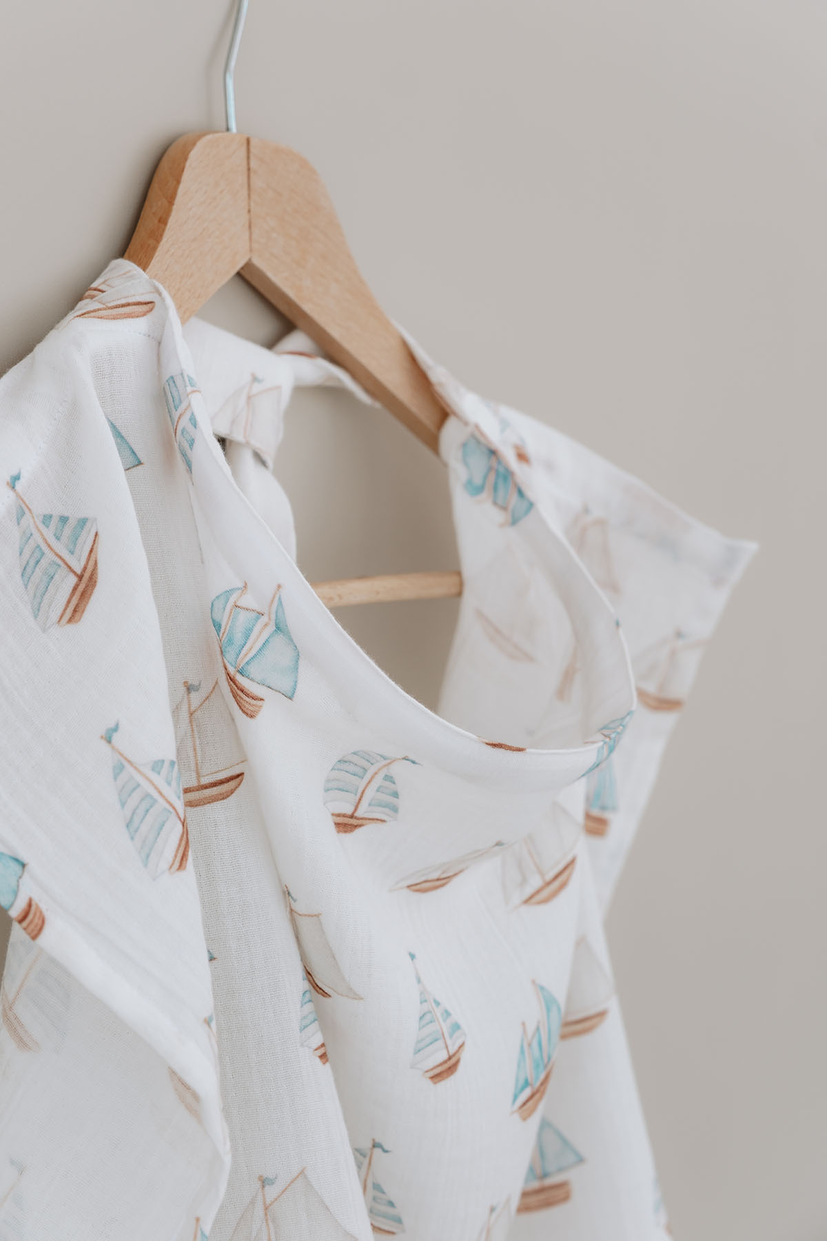 Tuğba Kuğu Müslin Emzirme Örtüsü - Pureline Series - Sail Boats fotoğrafı 4 (önizleme)