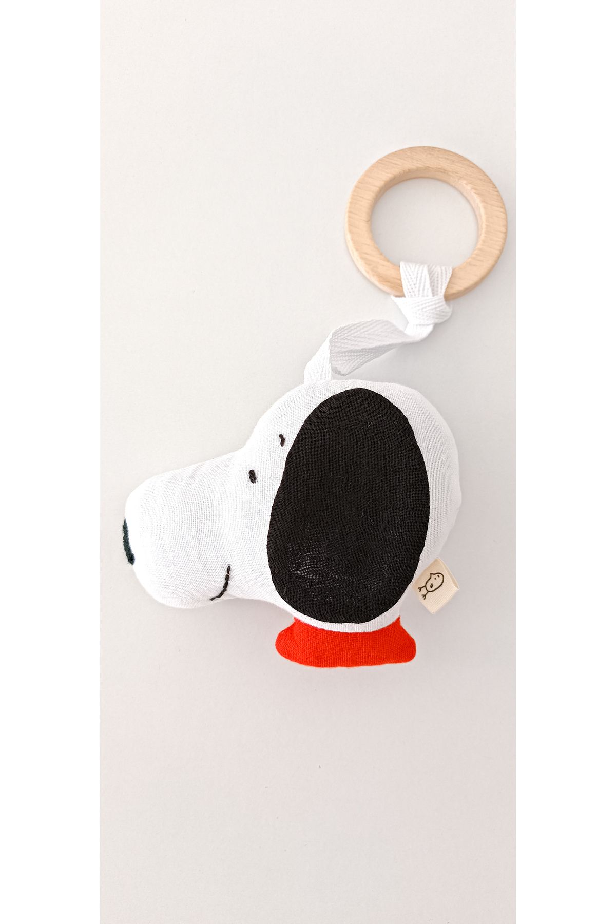 O&G Collection Sevimli Snoopy %100 Pamuklu Müslin Oyuncaklı Doğal Ahşap Diş Kaşıyıcı / Bebek Odası Dekoru
