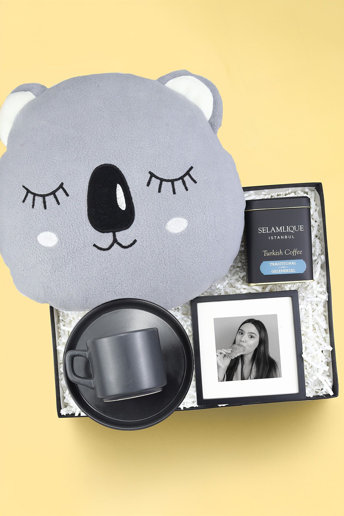Trendmiya Peluş Koala Yastık & Çerçeve & Fincan & Selamlıque Türk Kahvesi Hediye Seti
