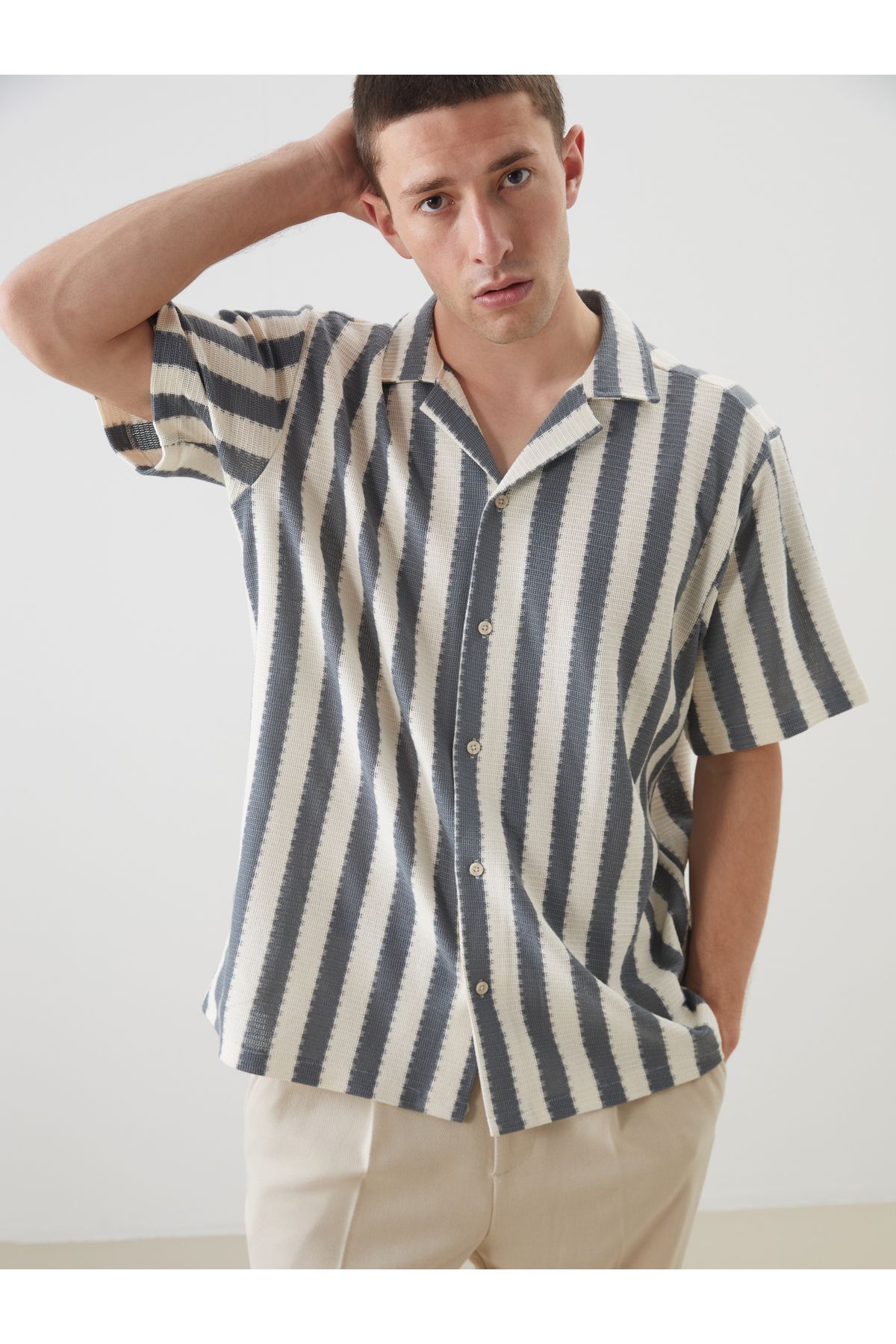 LC Waikiki Regular Fit Kısa Kollu Çizgili Erkek Gömlek
