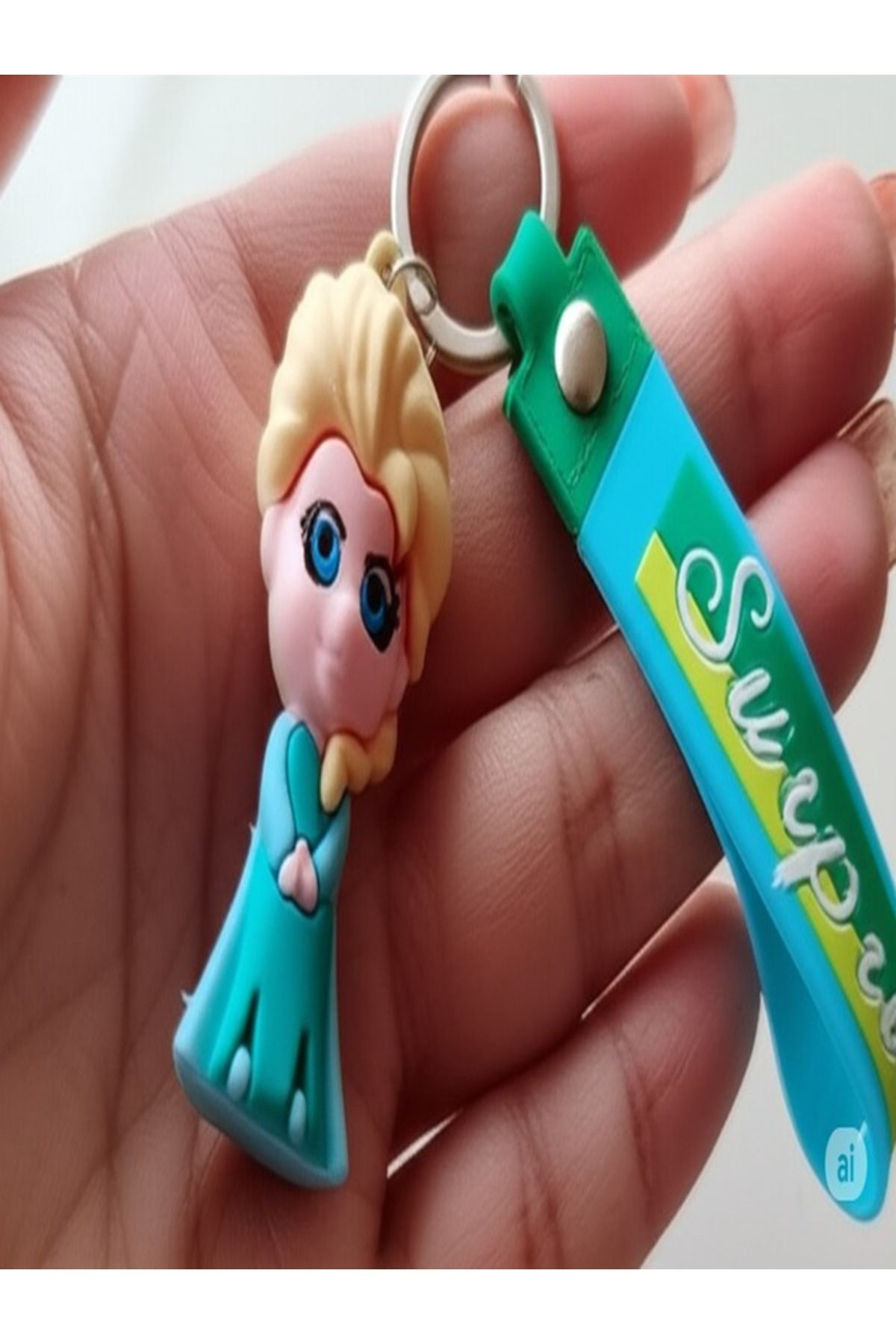 FAMEMUS ACCESSORY Sevimli Elsa Figürlü Anahtarlık - "Surprise" Baskılı Silikon Askılı Çanta Aksesuar
