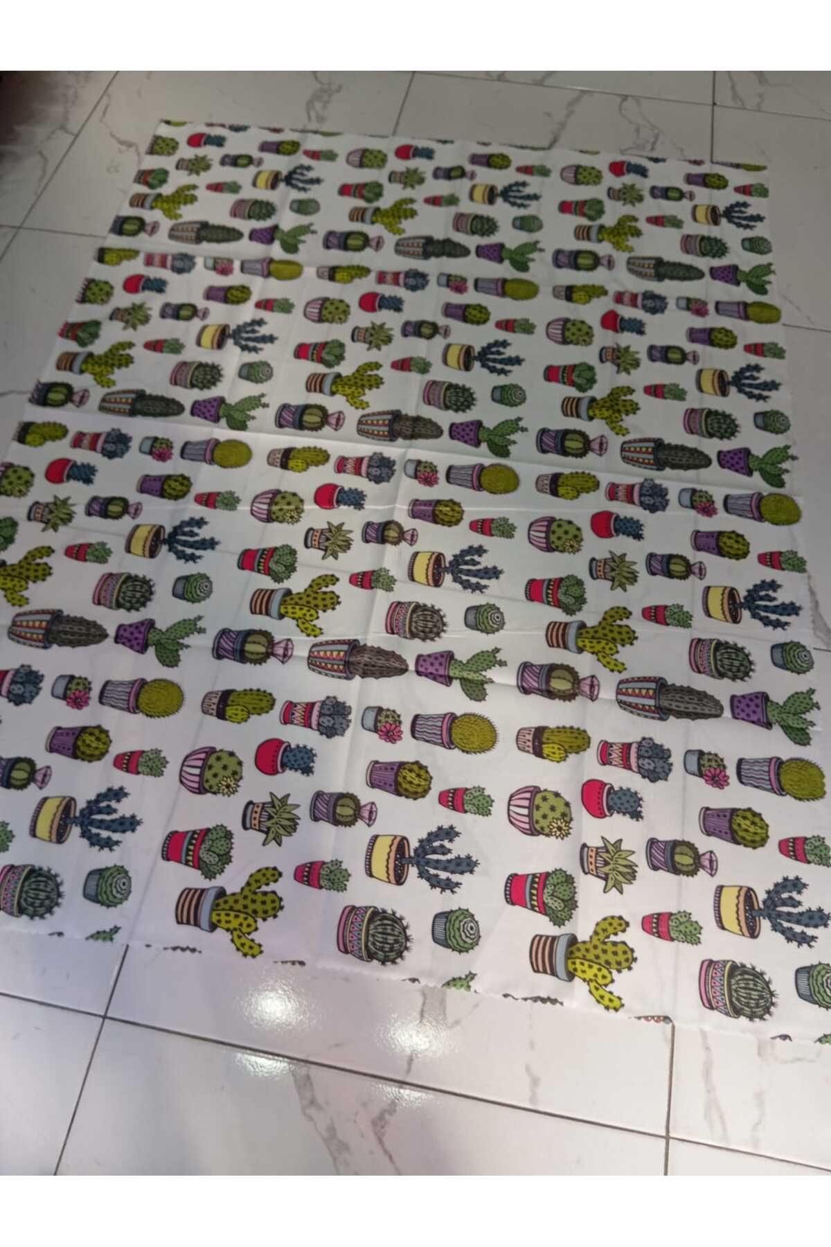 Elisam 4 Kişilik Dertsiz Leke Tutmaz Masa Örtüsü (Kaktüs Desenli)