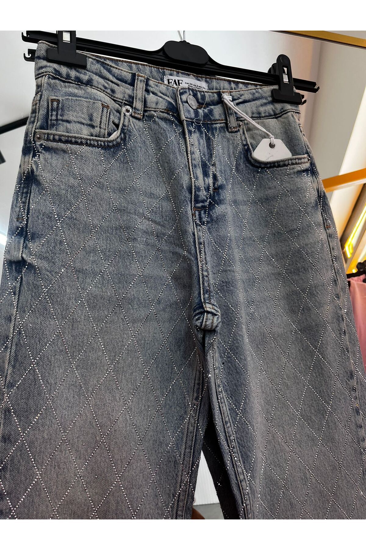 Büşra Fashion Kesik Paça Taşlı Jeans