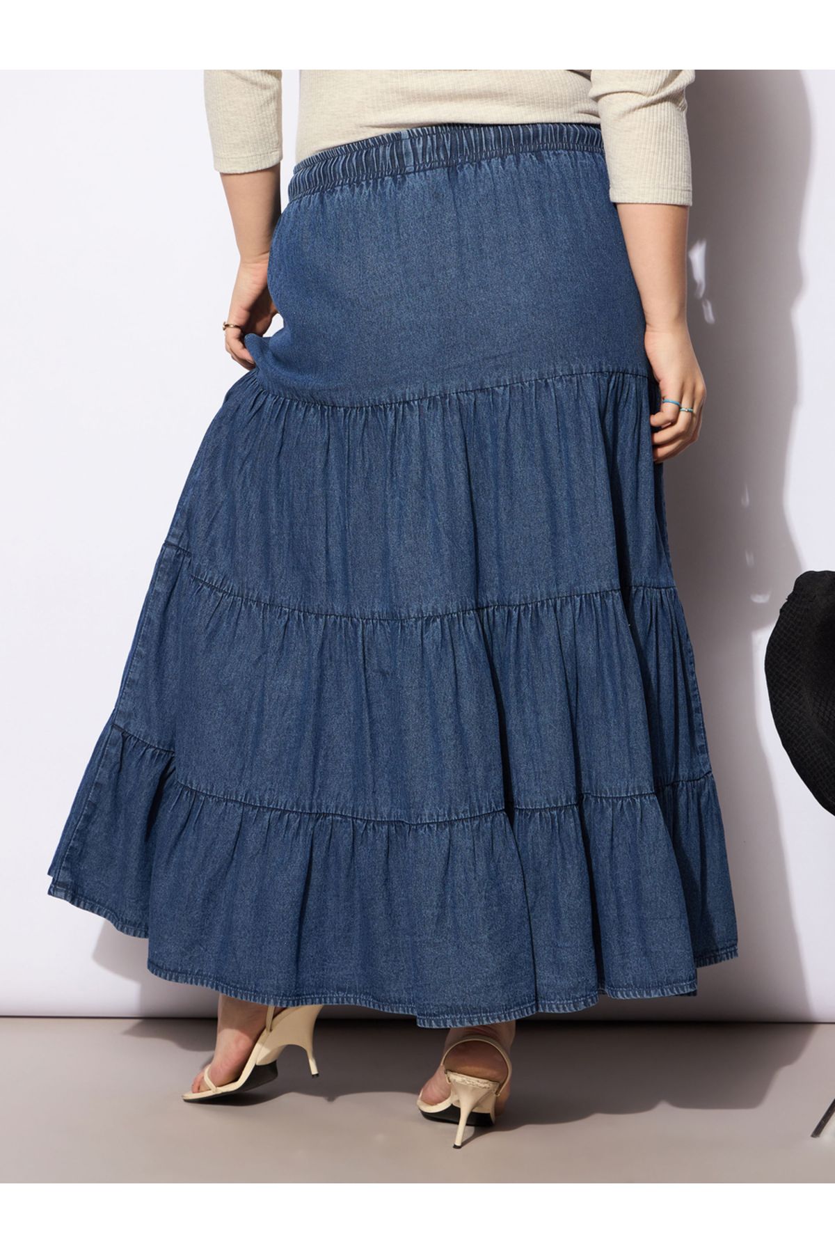 Sassafras By Styli-Plus Size A-Line Tiered Maxi Skirt with Drawstring 5