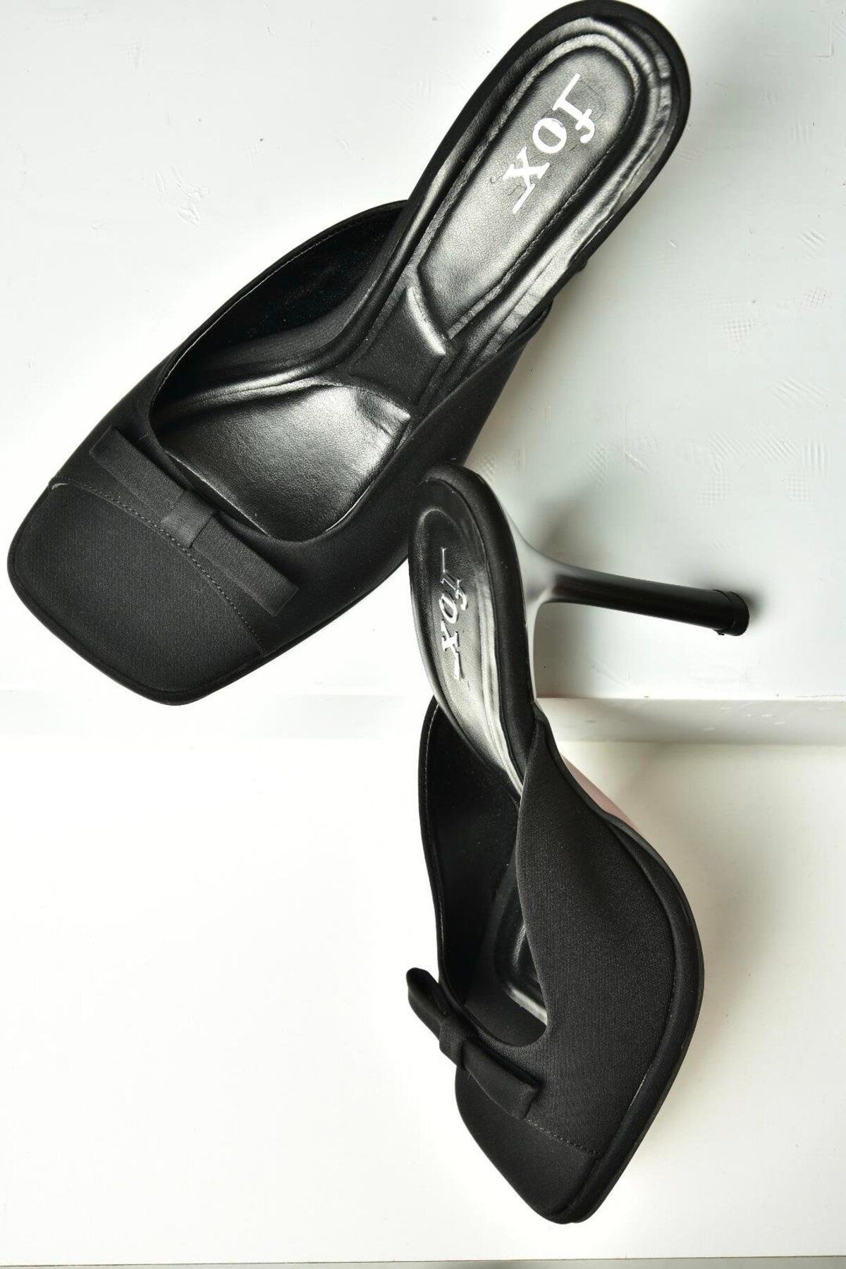Fox Shoes U997451204 Siyah Kumaş İnce Topuklu Kadın Terlik