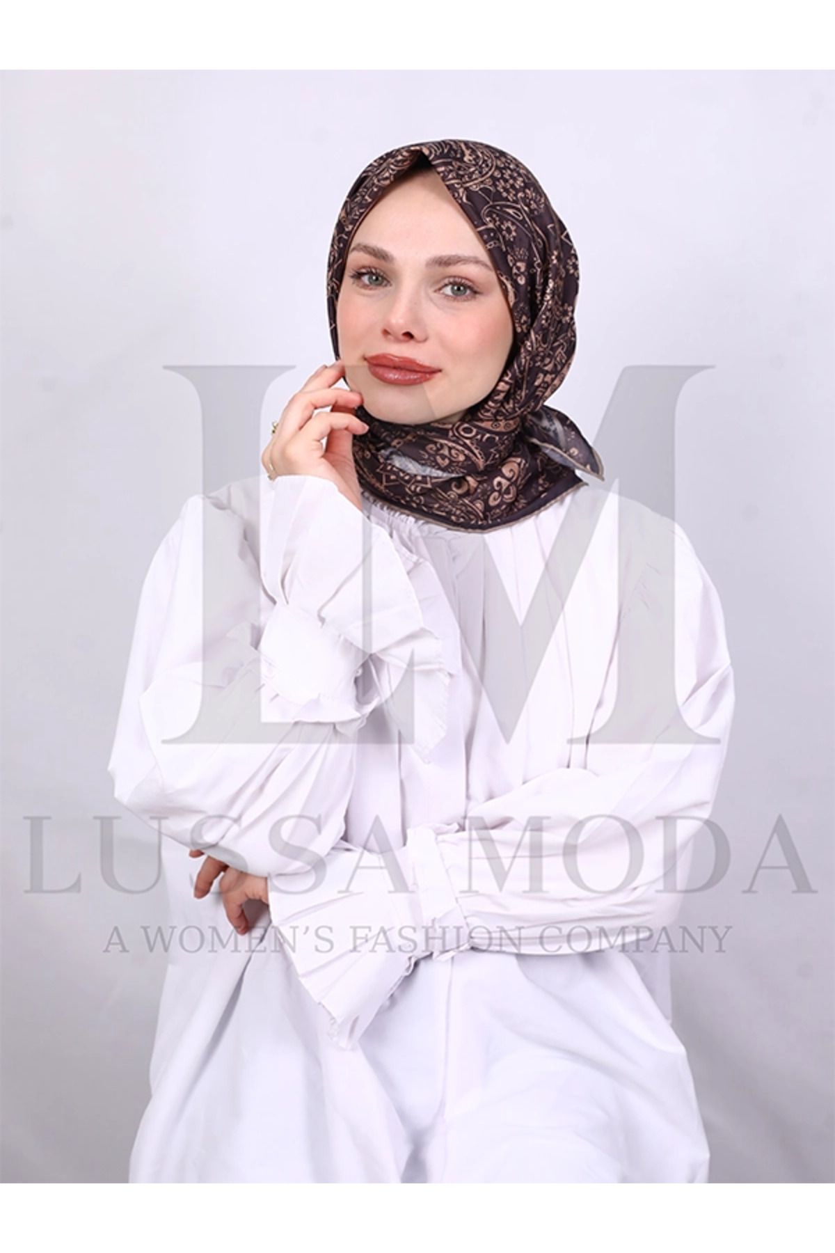 LUSSAMODA SOFT PAMUKLU DESENLİ EL DİKİŞ EŞARP