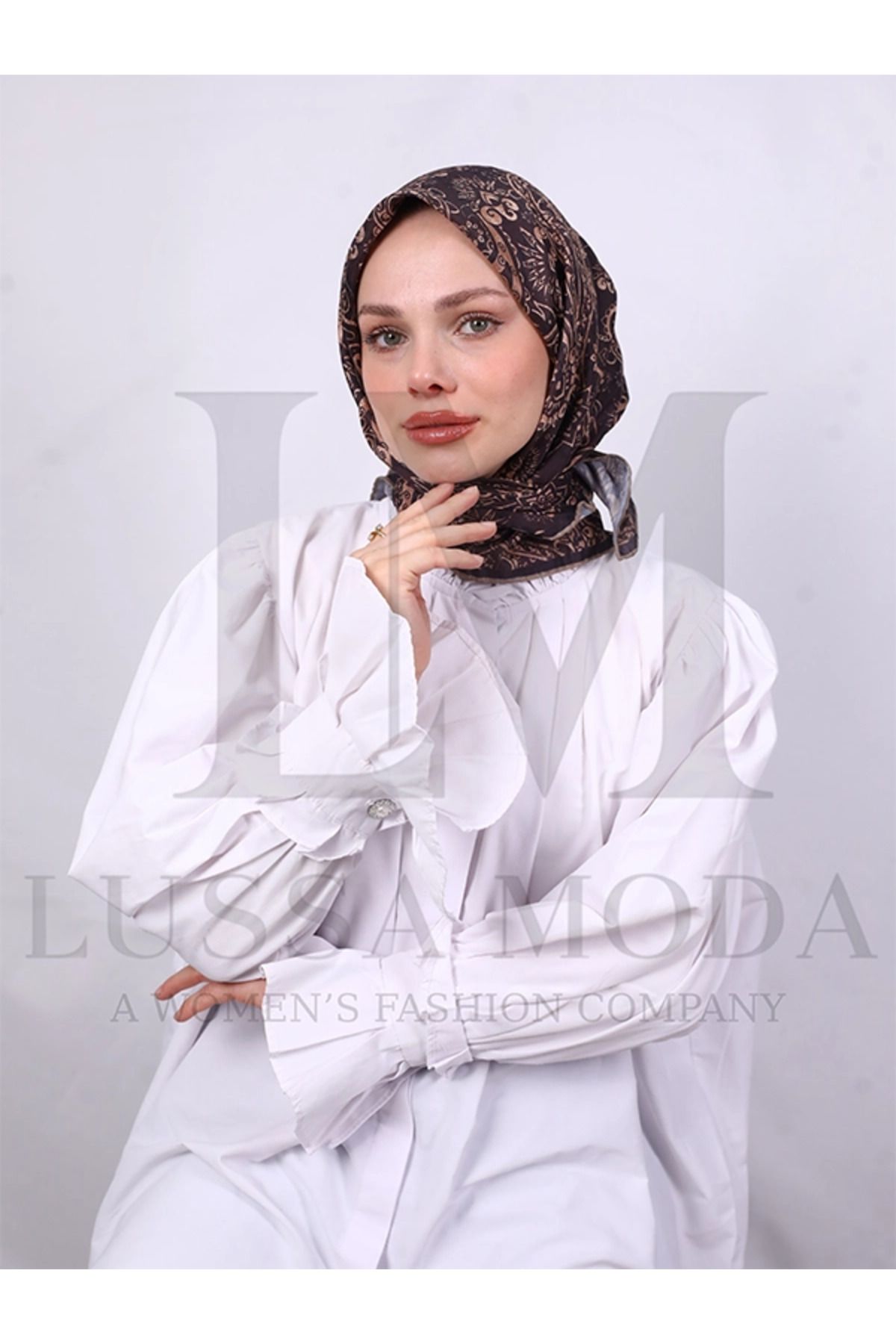 LUSSAMODA SOFT PAMUKLU DESENLİ EL DİKİŞ EŞARP
