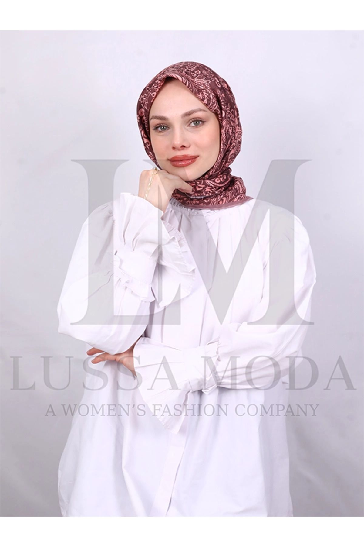 LUSSAMODA SOFT PAMUKLU DESENLİ EL DİKİŞ EŞARP