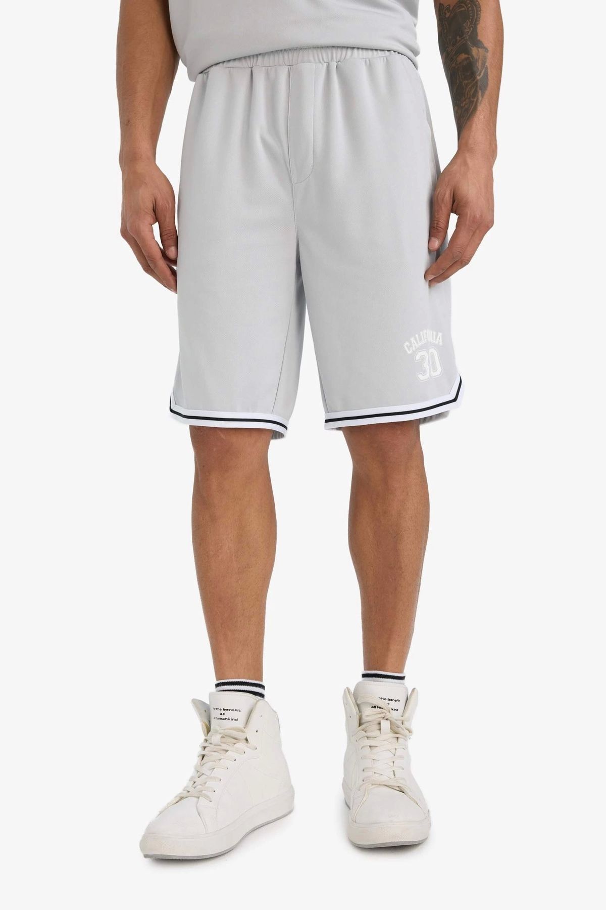 DeFacto C2419 Gri DeFactoFit Hızlı Kuruyan Standart Fit Sporcu Kısa Paça Şort