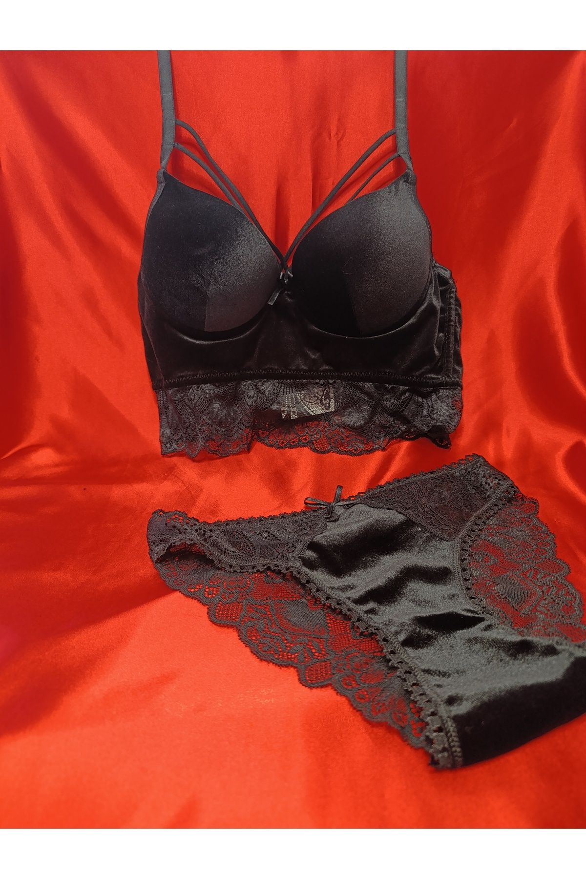 Butik SİYAH KADİFE DESTEKLİ DANTEL BÜSTİYER SÜTYEN TAKIMI
