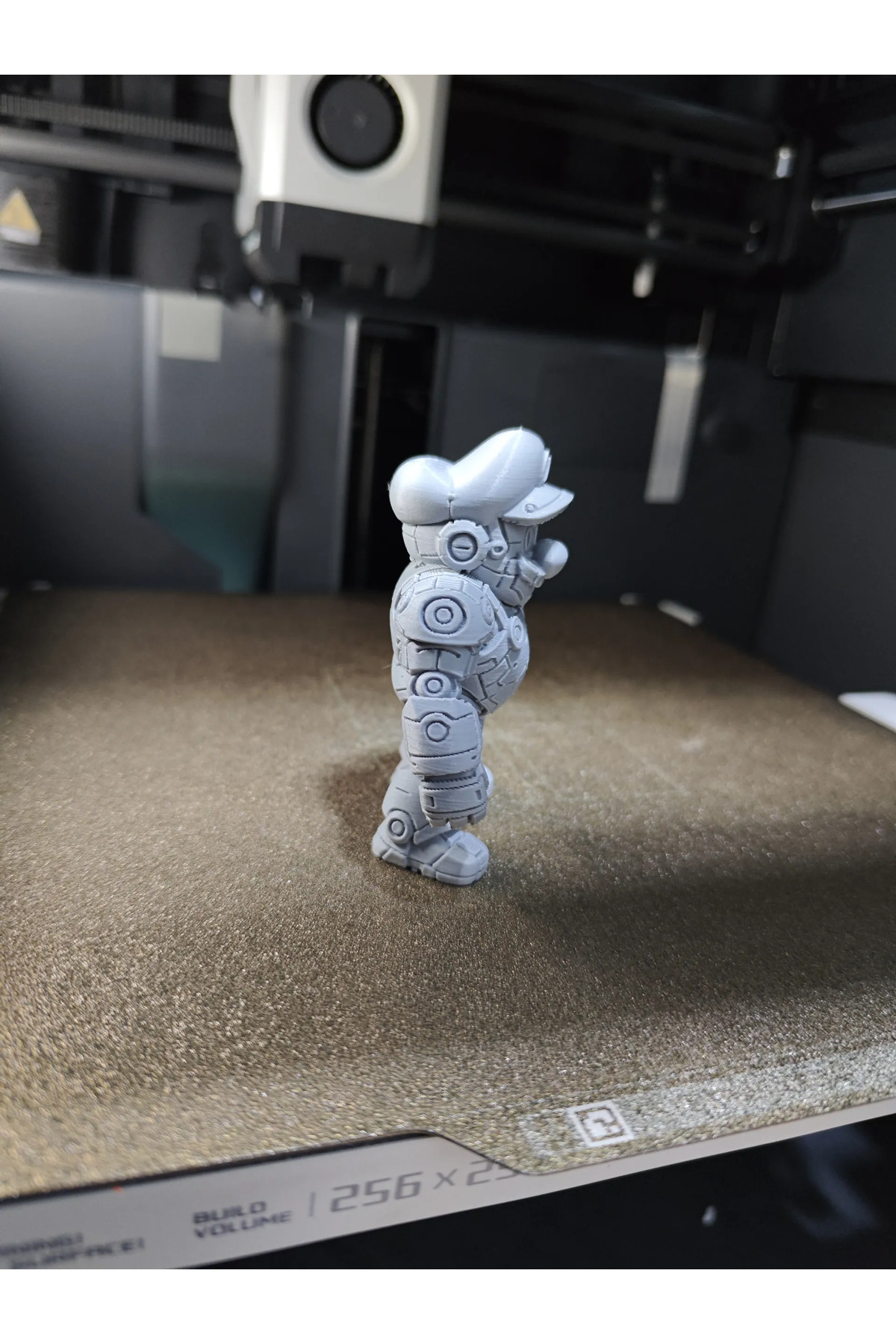 Super Mario mit mechanischem Aussehen, 15 cm, 3D-gedruckte Figur – dekoratives Modell mit beweglichen Gelenken (Name kann geschrieben werden)