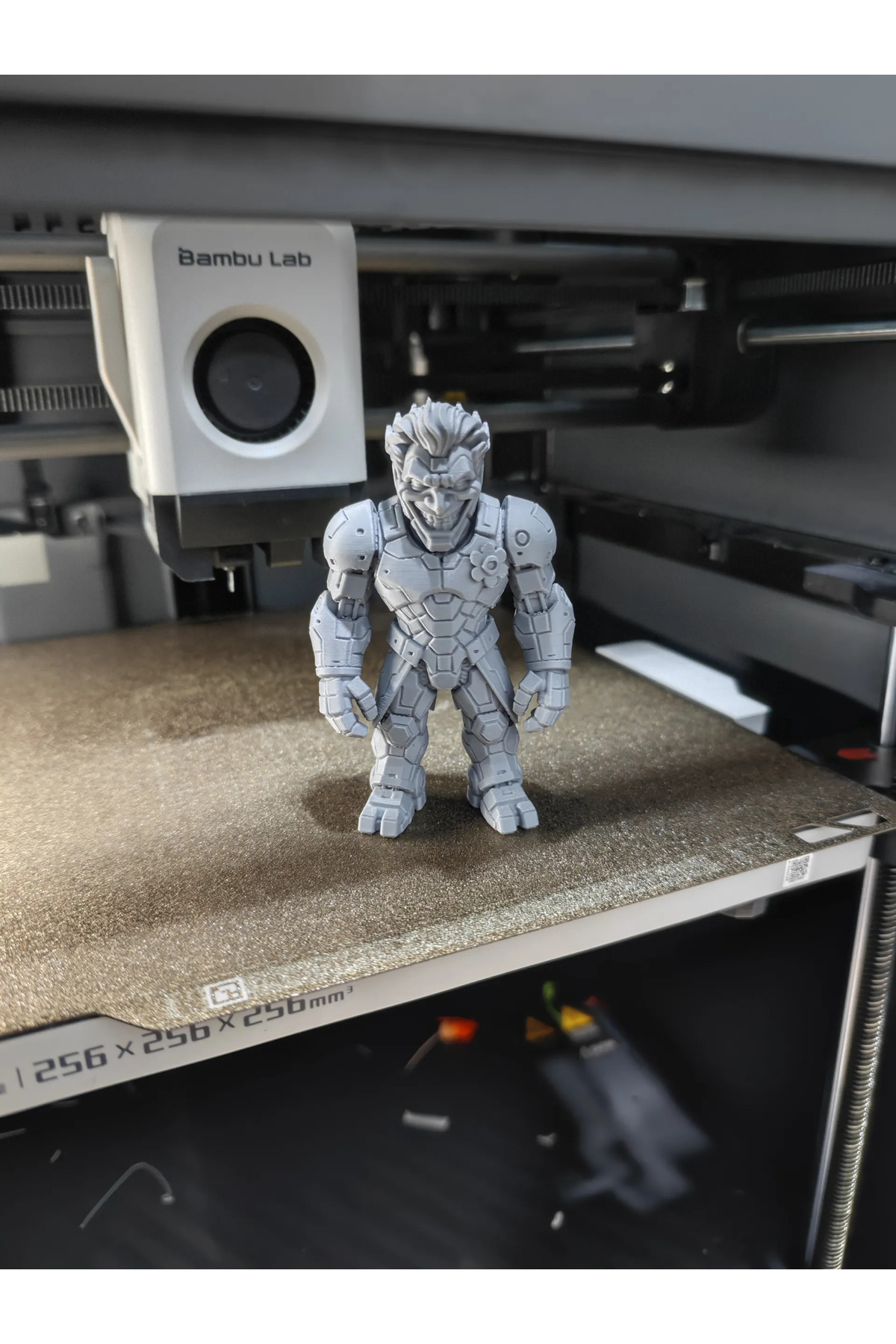 Figura Joker Mecánico 15cm - Robot Juguete Decorativo con Impresión 3D (Se Puede Escribir El Nombre)