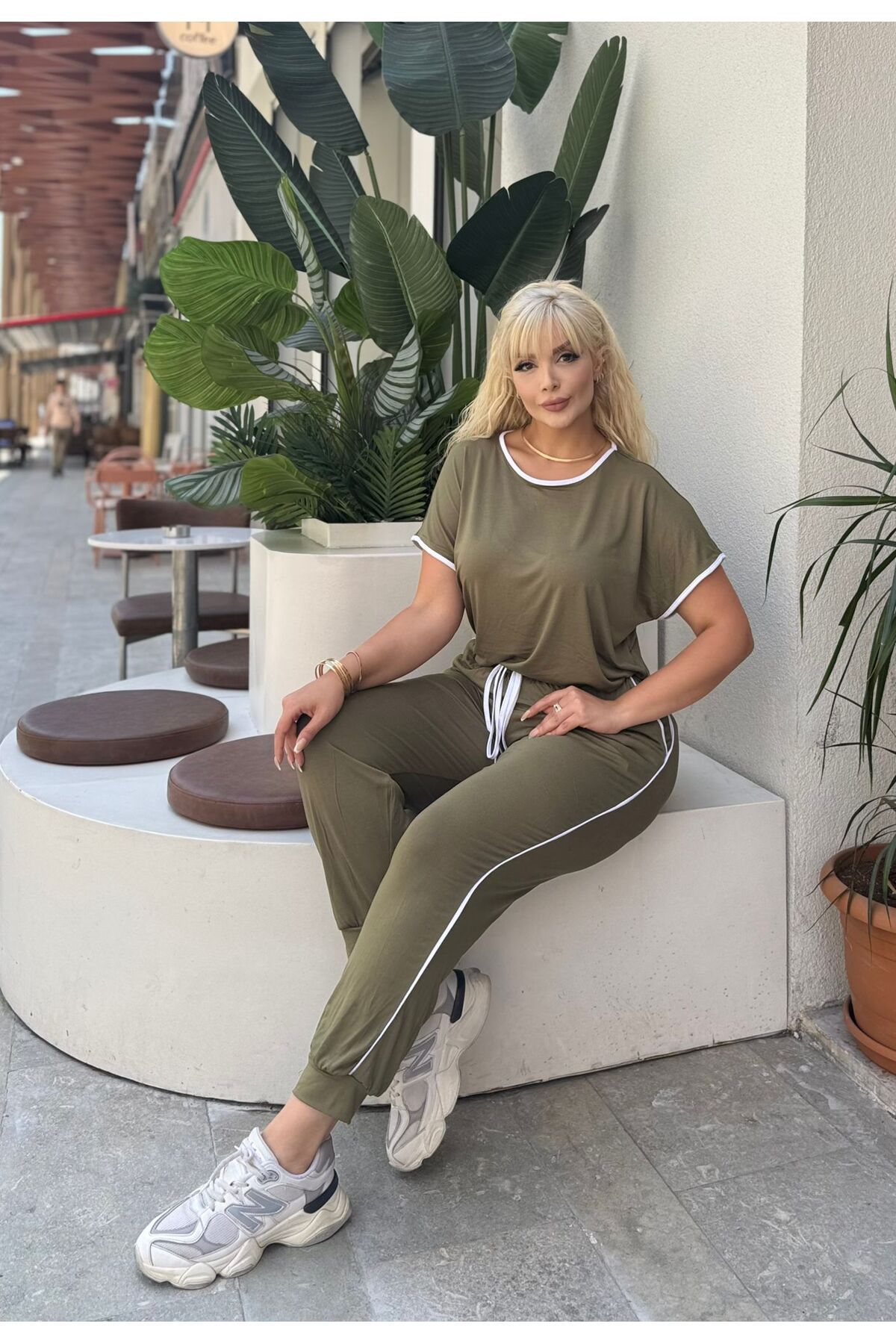 Butik Nilyam Kadın Büyük Beden Bisiklet Yaka Kısa Kol İnce Biye Şerit Detaylı Eşofman Takımı 24784