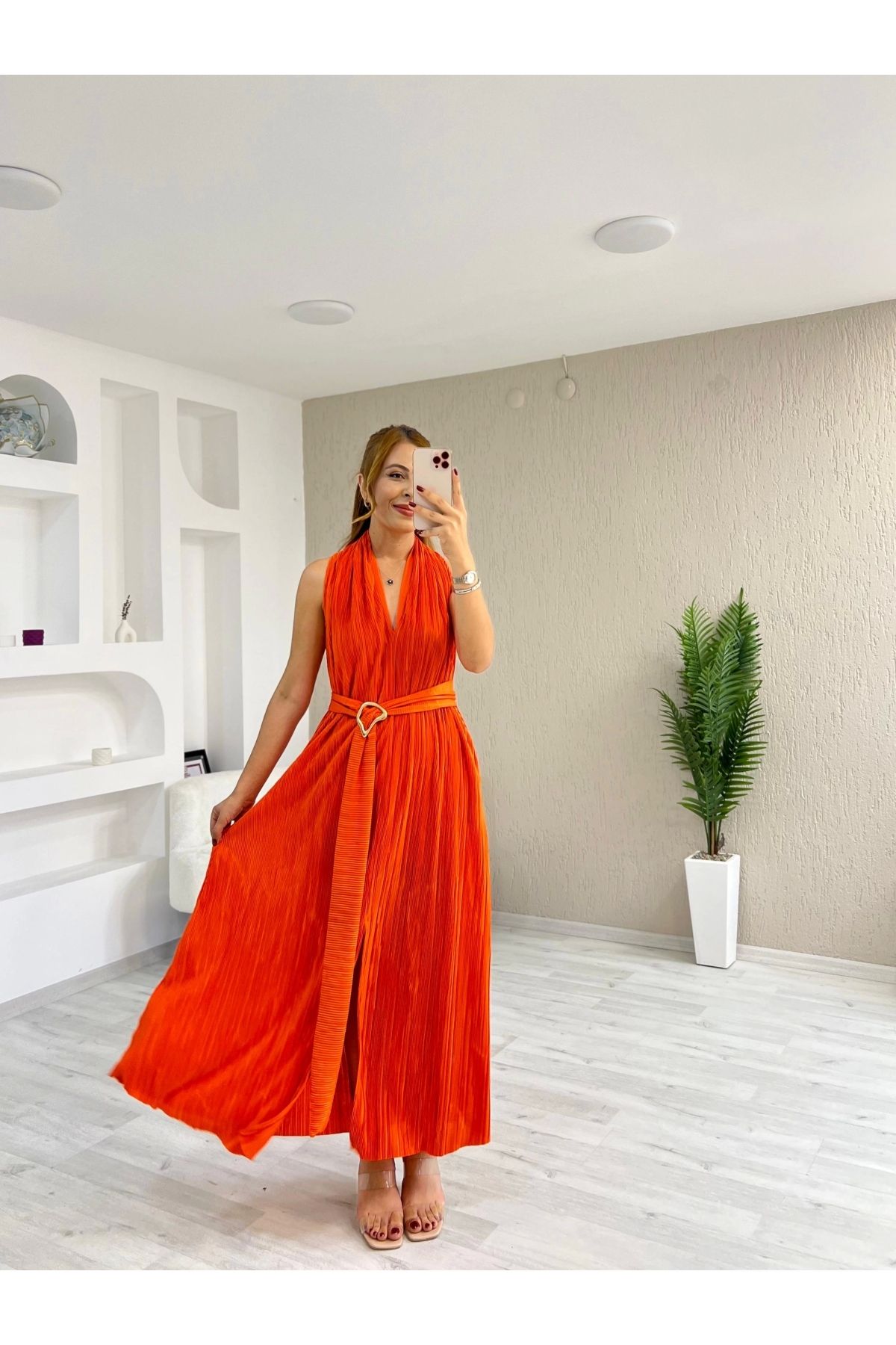 İrka Moda Krinkıl Kumaş Pliseli Toka Detay Elbise Turuncu