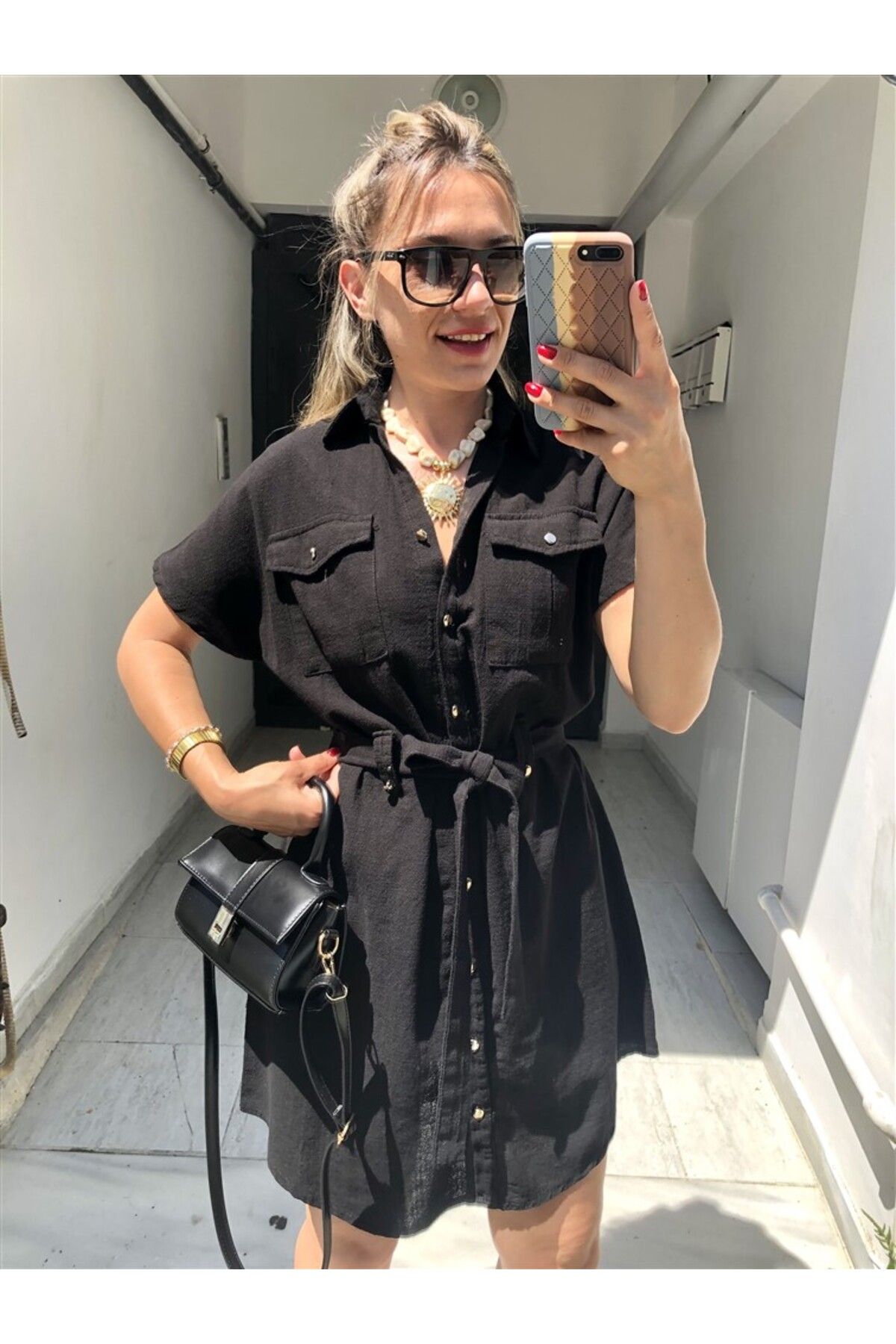Gözde Tasarım Butik KADIN BEJ RENGİ GÖMLEK YAKA DÜĞMELİ KUŞAKLI SAFARİ TARZI CEPLİ KISA KOL YAZLIK FLAM KETEN ELBİSE