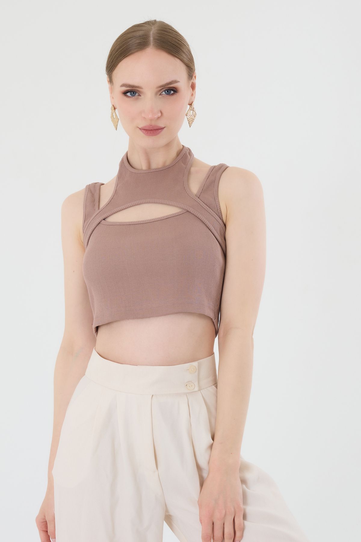 MODA Asimetrik Yaka Fit Crop