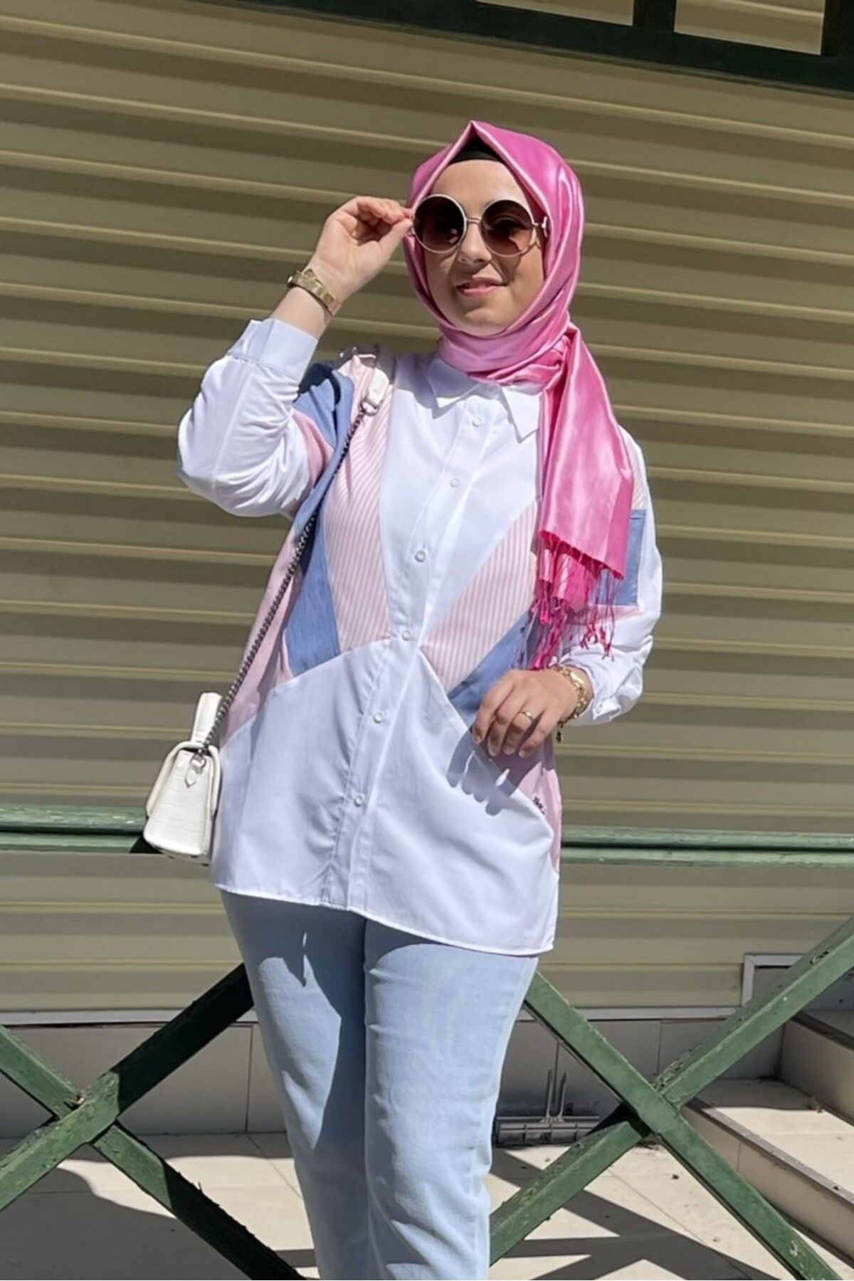 Tuğba Sarı Veren Garnili Gömlek