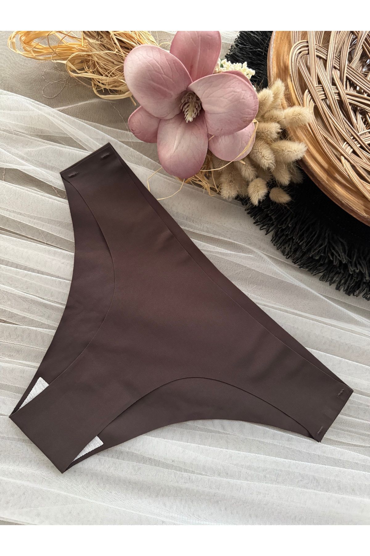 MODA DESENLİ LAZER KESİM İÇ ÇAMAŞİR