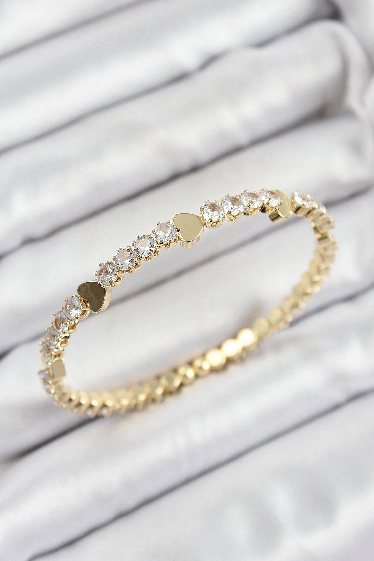 Clariss Pirinç Zirkon Taşlı Kalp Model Gold Renk Yaylı Kadın Bileklik