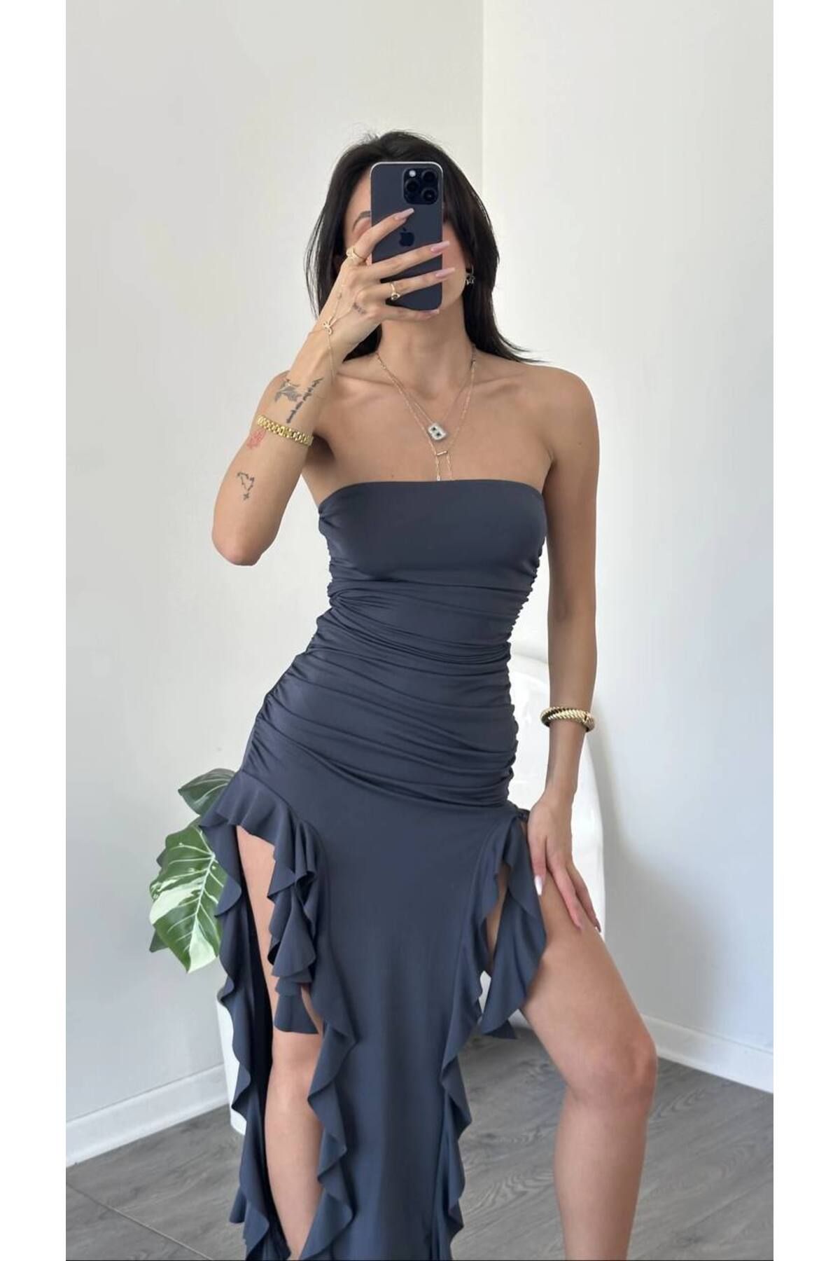 Sudelim butik Fırfır yırtmaçlı straplez elbise